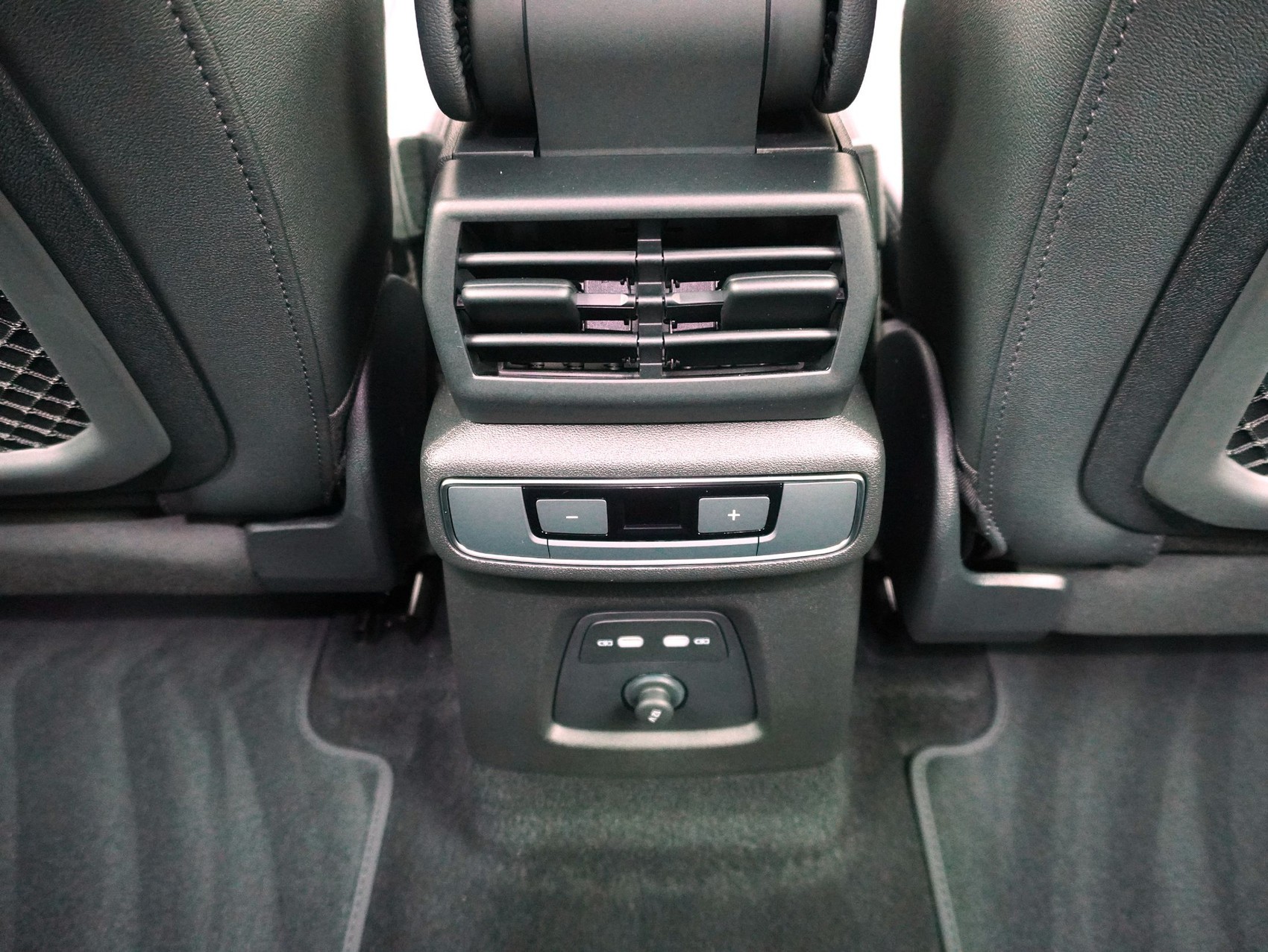 AUDI Q4 e-tron 55 quattro **Audi Werksgarantie bis 10/2030**-image-12