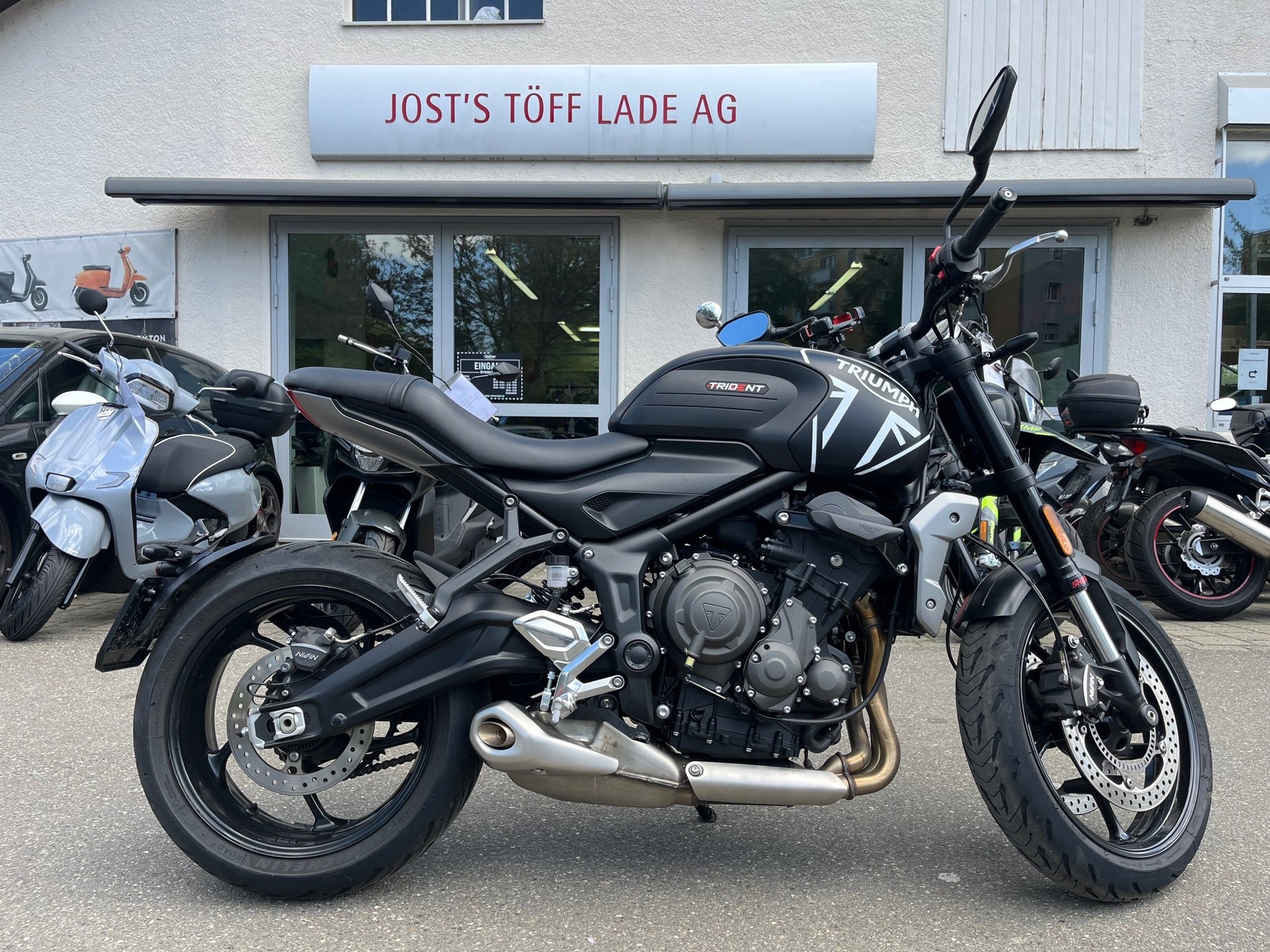 TRIUMPH Trident 660 - GRATIS LIEFERUNG*-showroom-element-1