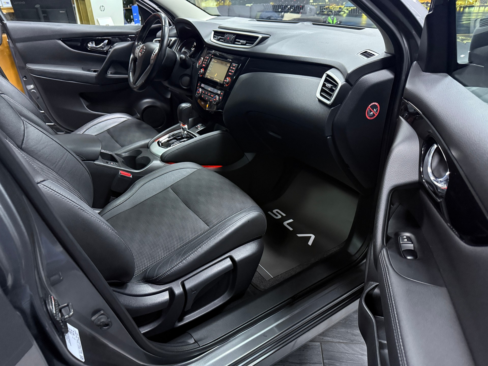 NISSAN Qashqai 1.6 dCi tekna Xtronic CVT / Panoramadach-image-10