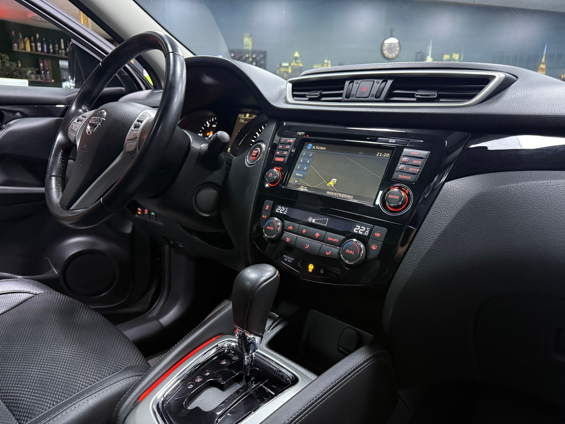 NISSAN Qashqai 1.6 dCi tekna Xtronic CVT / Panoramadach-image-14