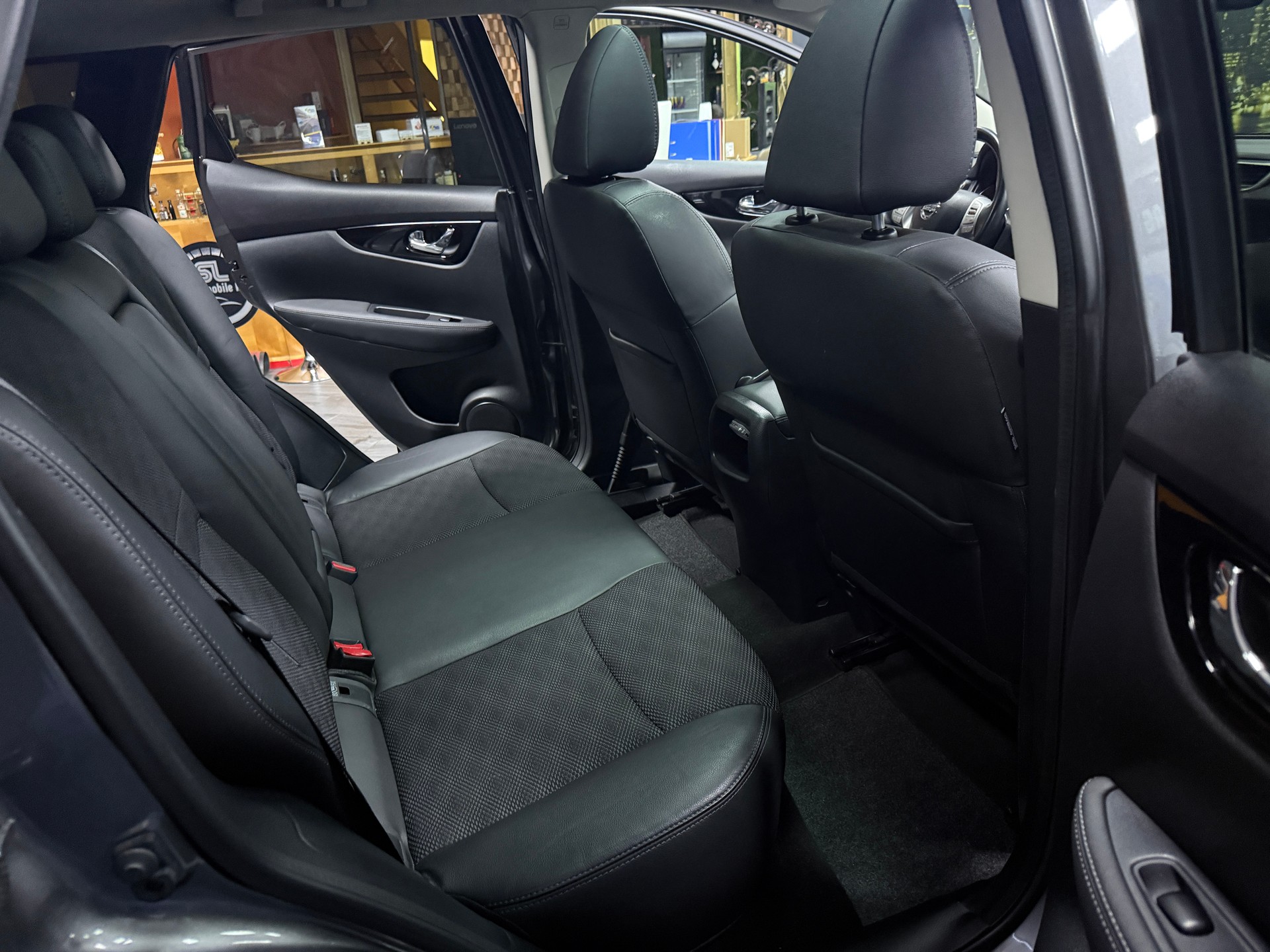 NISSAN Qashqai 1.6 dCi tekna Xtronic CVT / Panoramadach-image-21