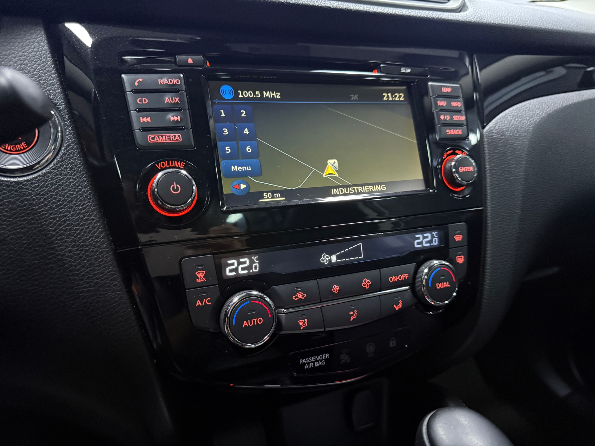 NISSAN Qashqai 1.6 dCi tekna Xtronic CVT / Panoramadach-image-20
