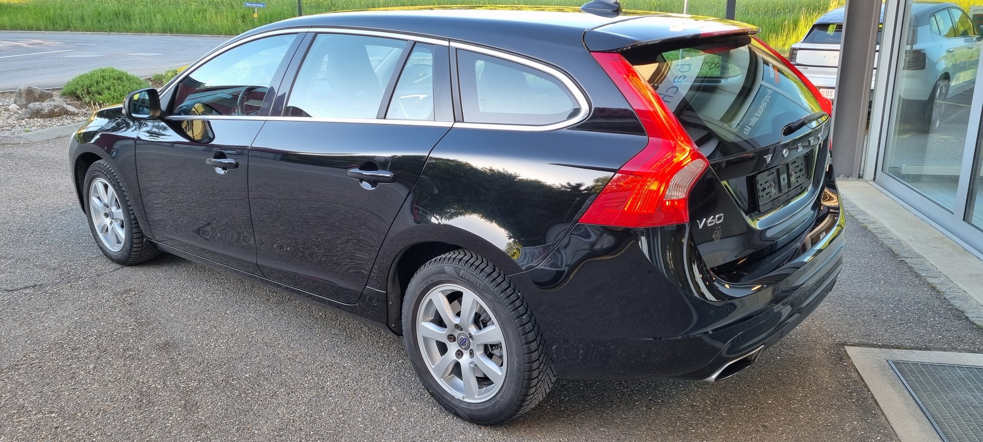 VOLVO V60 T6 AWD Executive Geartronic-image-1