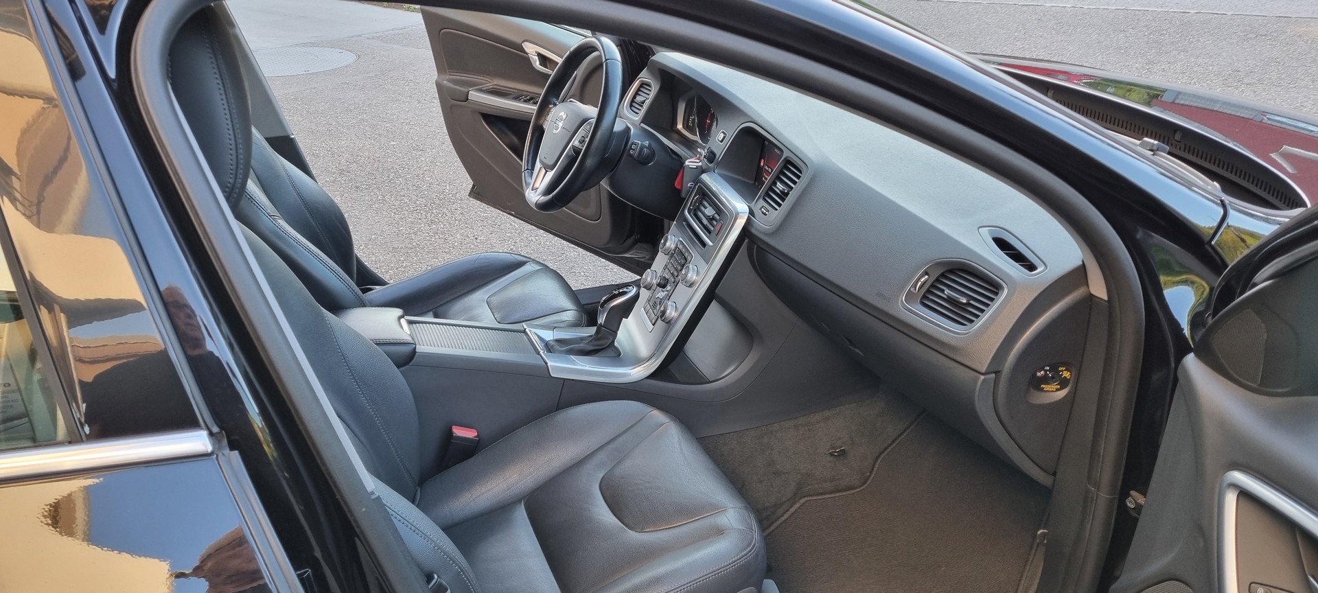 VOLVO V60 T6 AWD Executive Geartronic-image-6