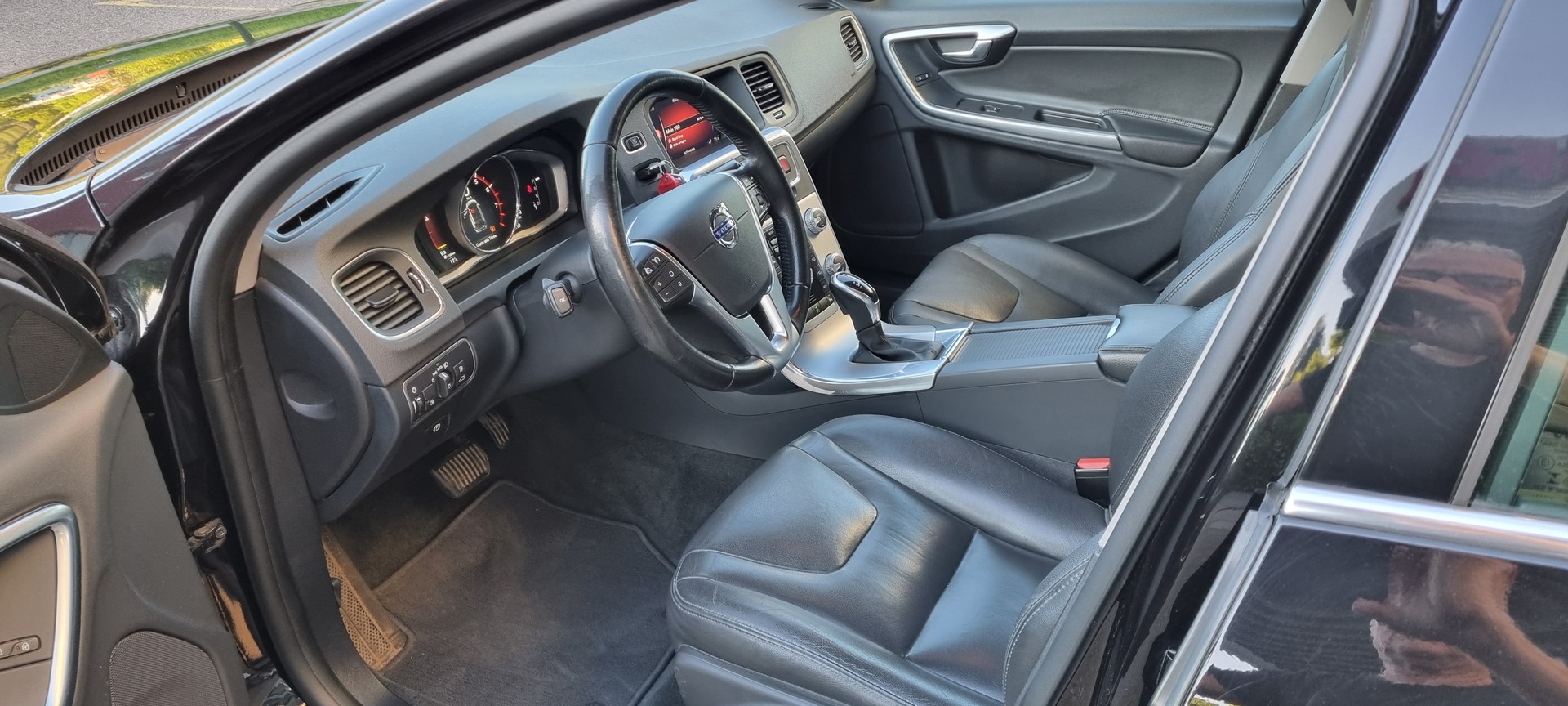 VOLVO V60 T6 AWD Executive Geartronic-image-4