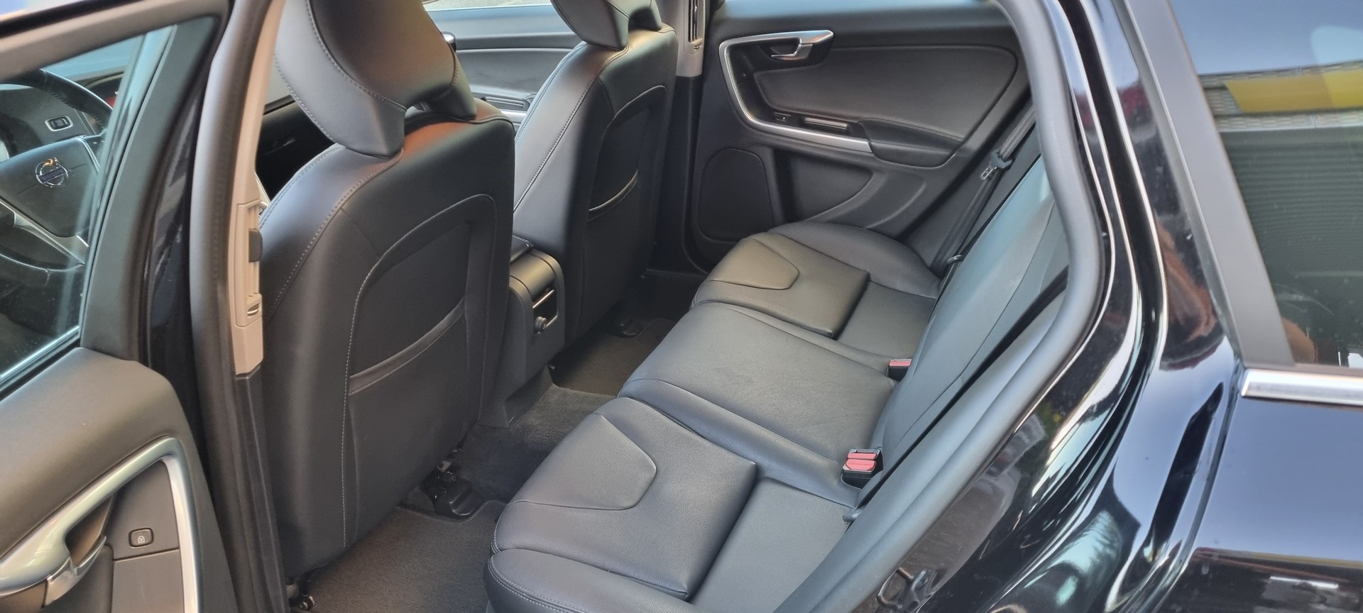 VOLVO V60 T6 AWD Executive Geartronic-image-5
