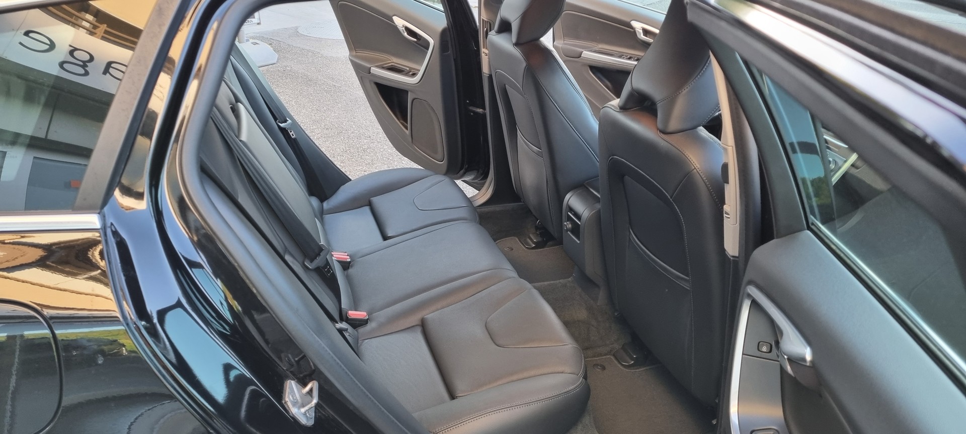VOLVO V60 T6 AWD Executive Geartronic-image-7