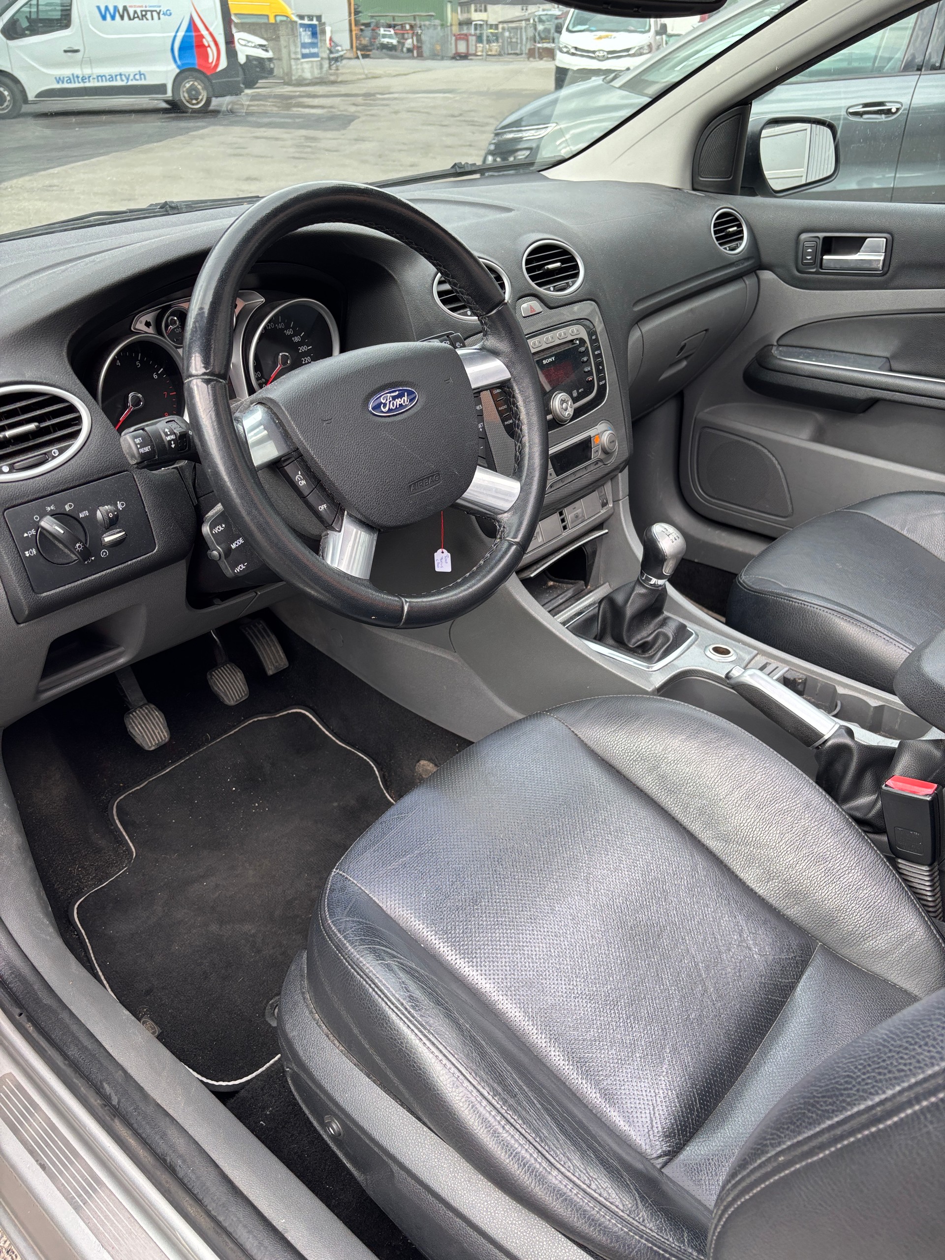 FORD Focus CC 2.0i Titanium-image-4