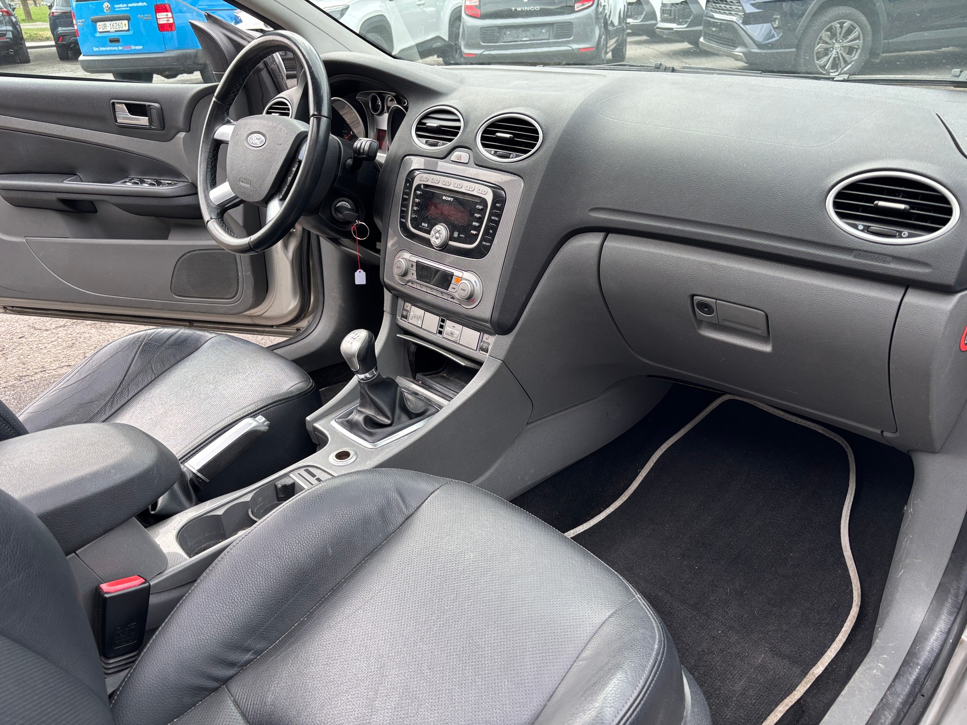 FORD Focus CC 2.0i Titanium-image-7