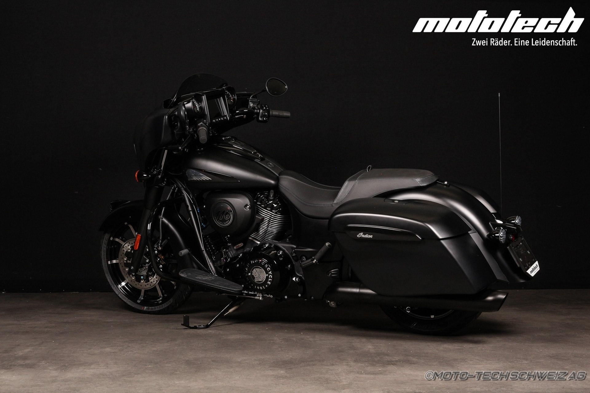 INDIAN Chieftain Dark Horse-showroom-element-2