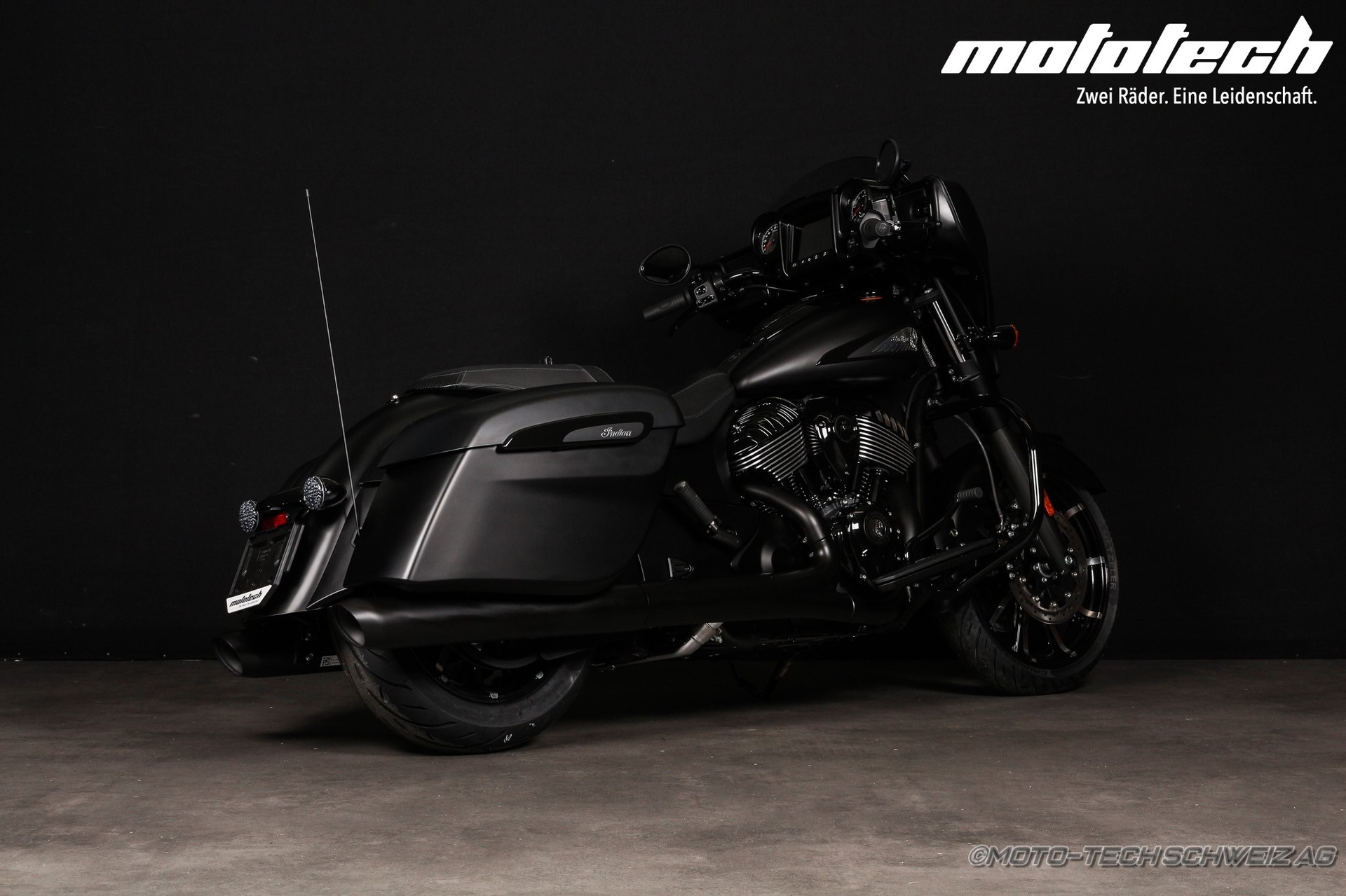INDIAN Chieftain Dark Horse-showroom-element-1