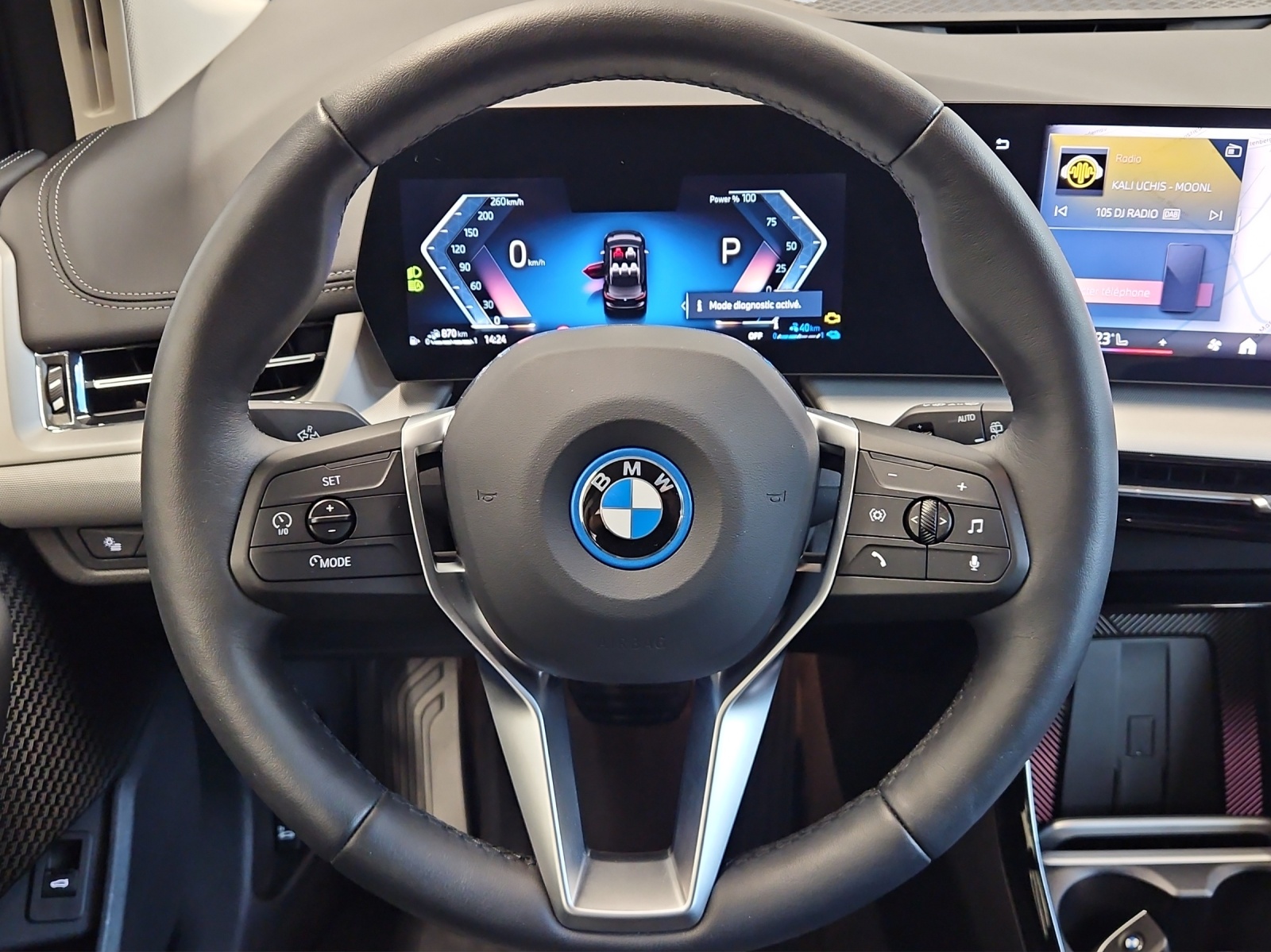 BMW 230e xDrive Active Tourer-image-12