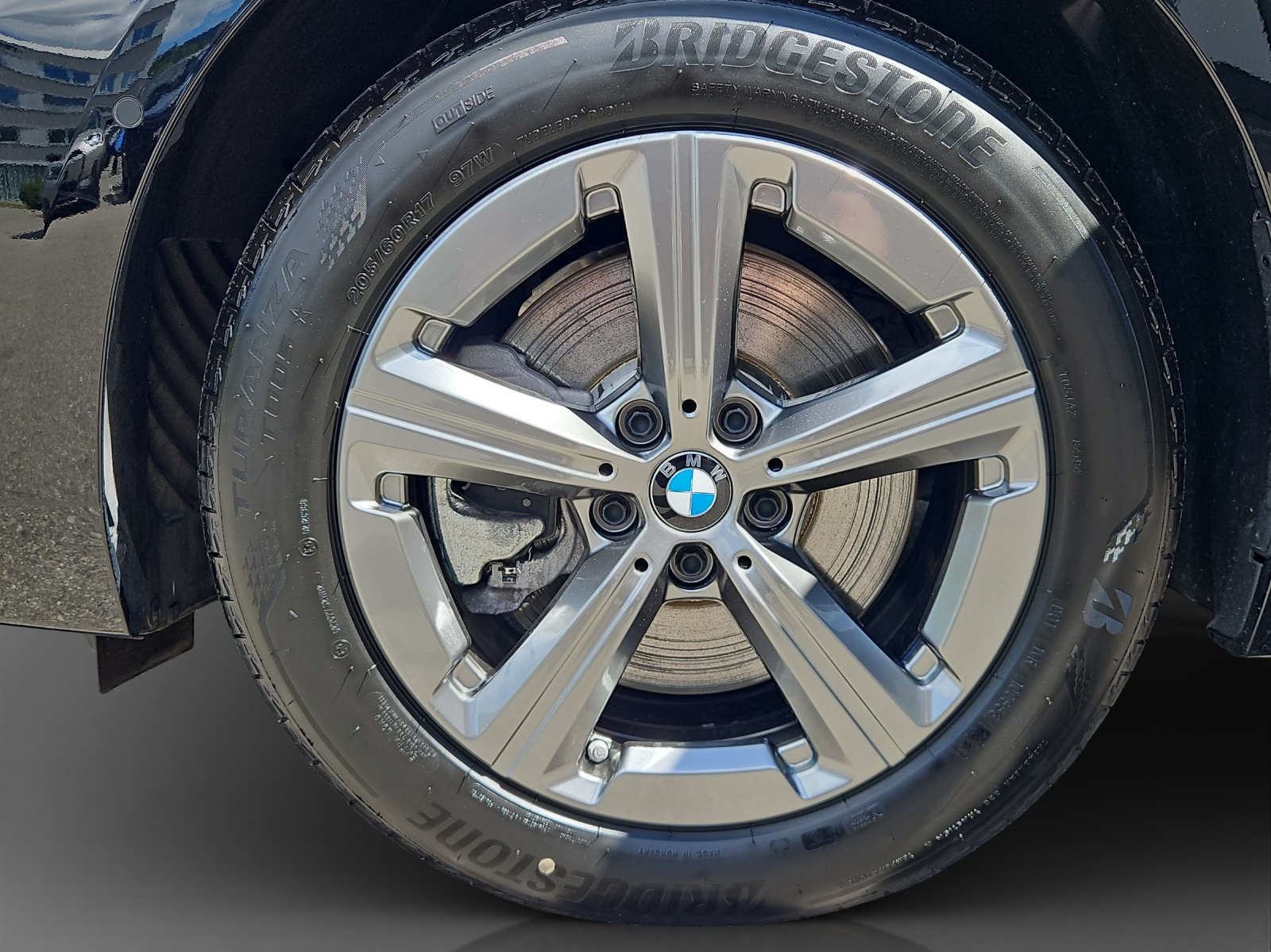 BMW 230e xDrive Active Tourer-image-9