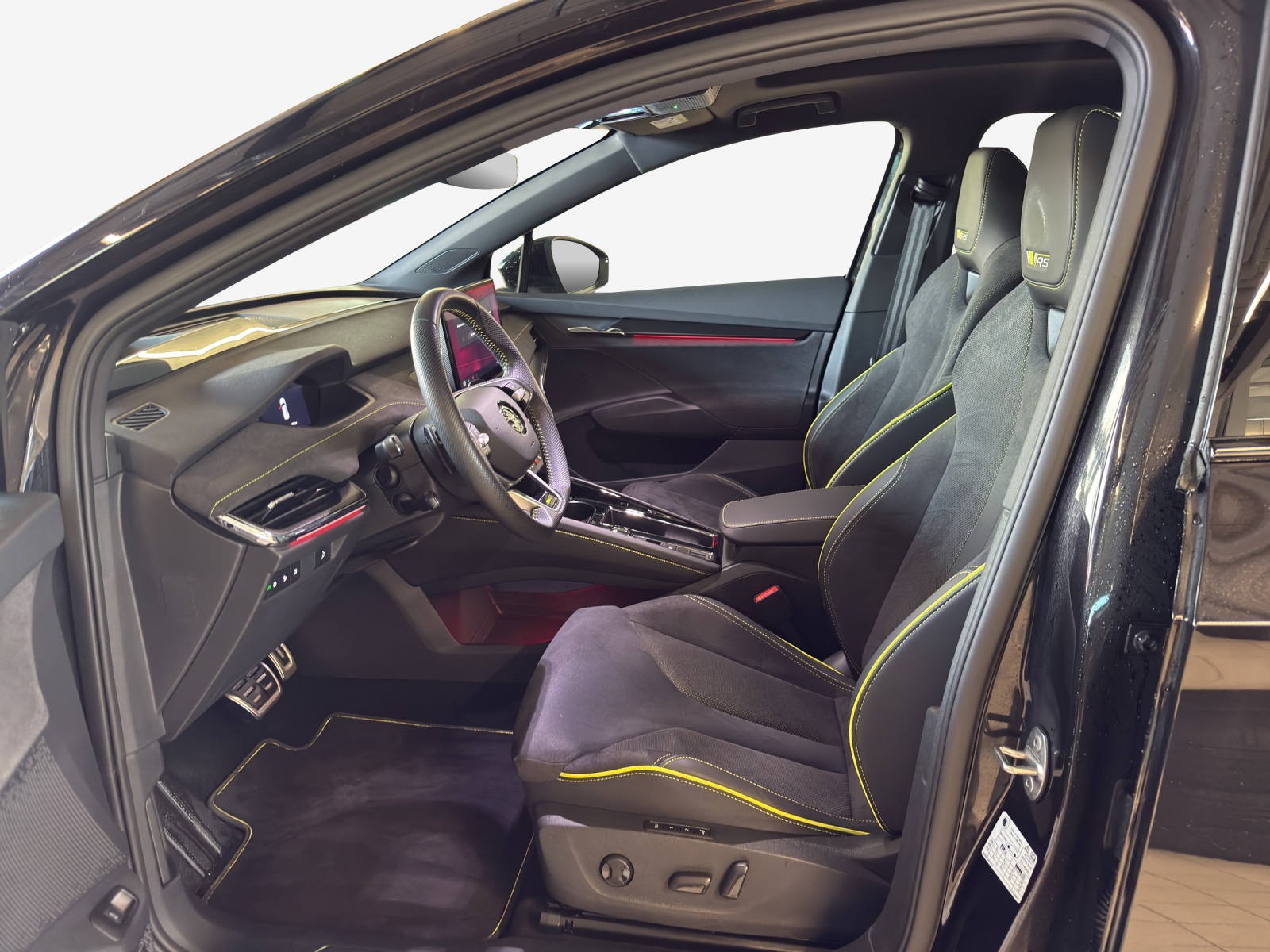 SKODA Enyaq RS 4x4-image-7