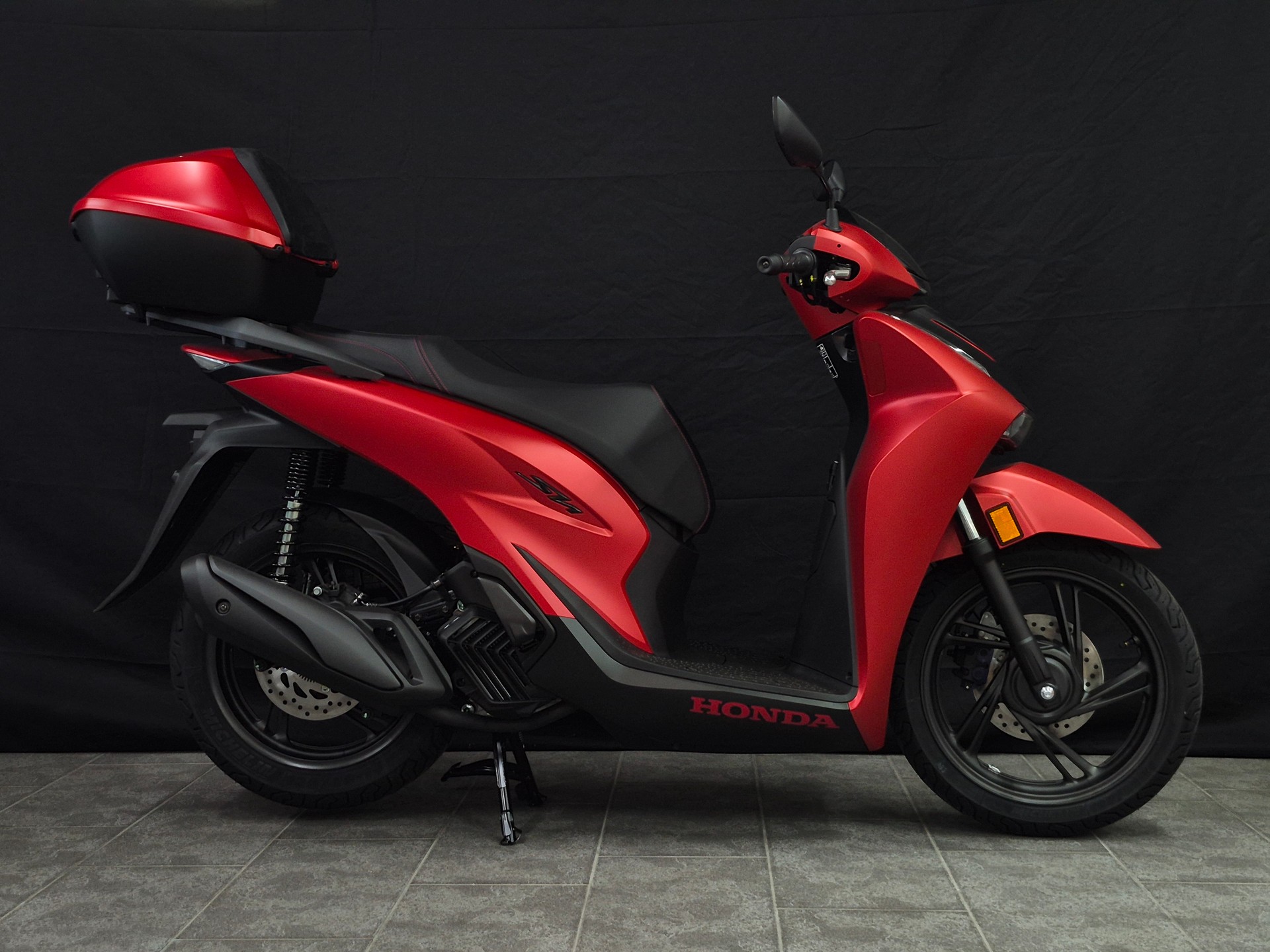 HONDA SH 125 Sporty-showroom-element-1