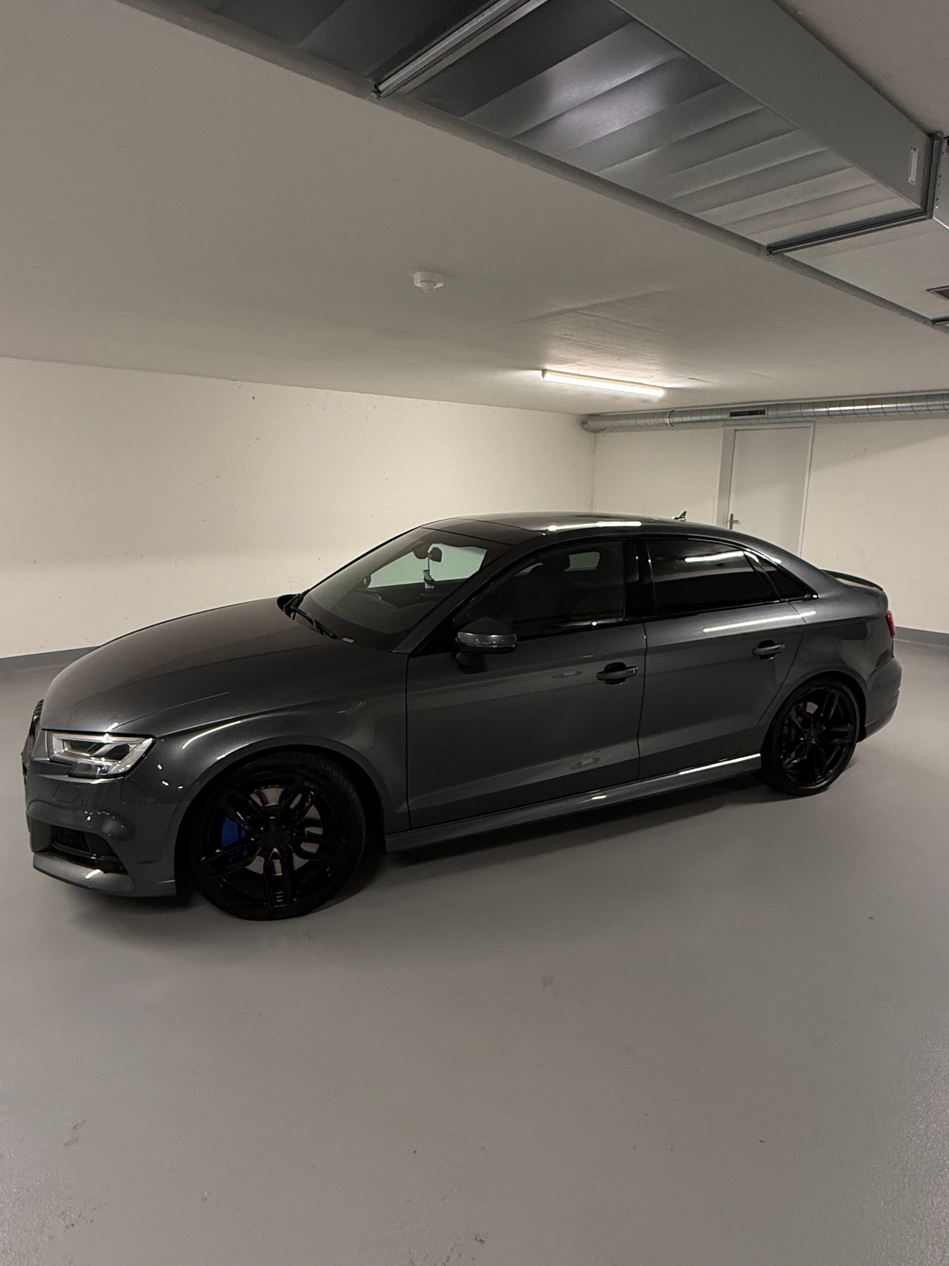 AUDI 2.0 T FSI quattro S-Tronic-image-1