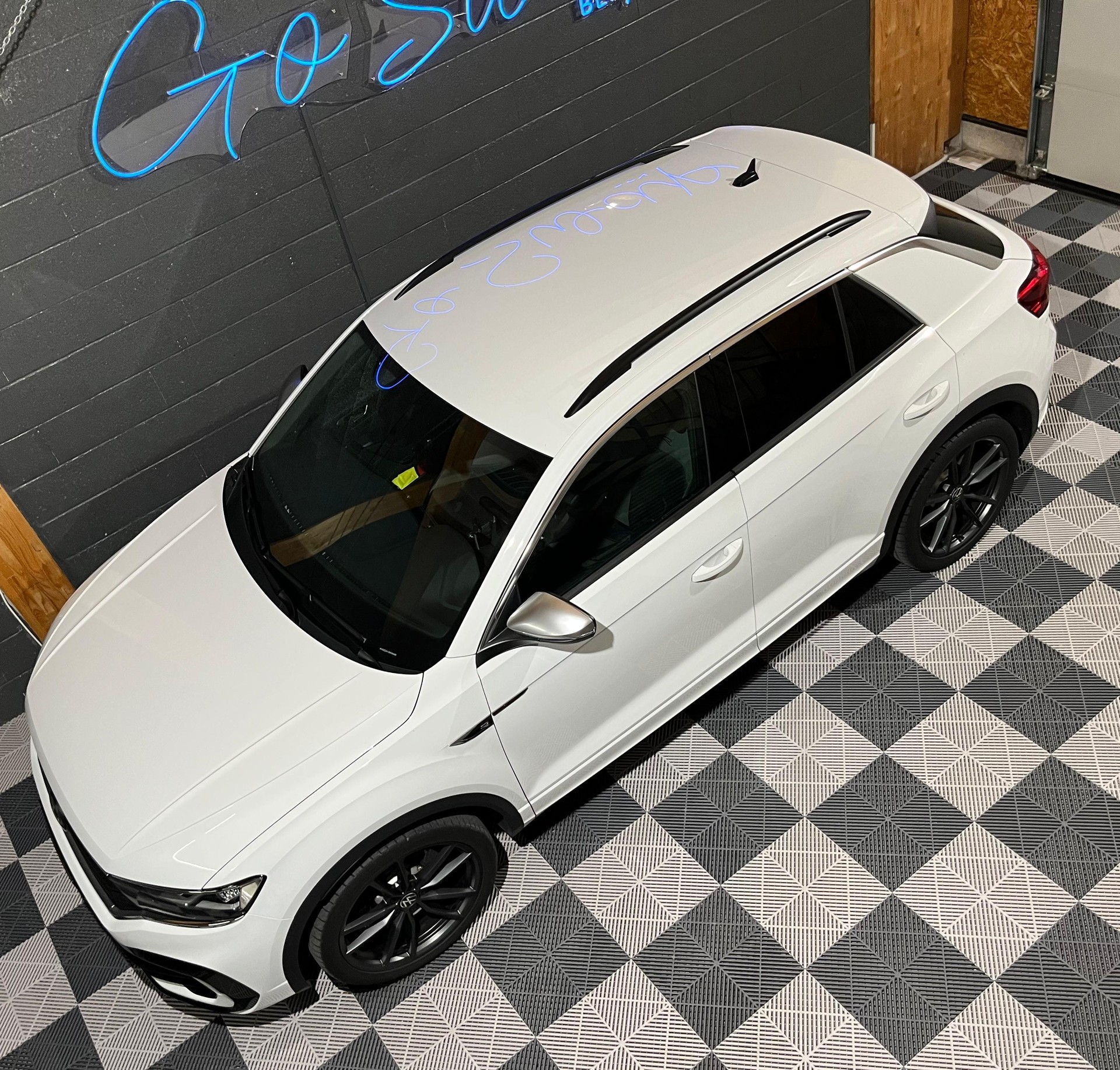 VW T-Roc 2.0 TSI R DSG 4Motion-image-5