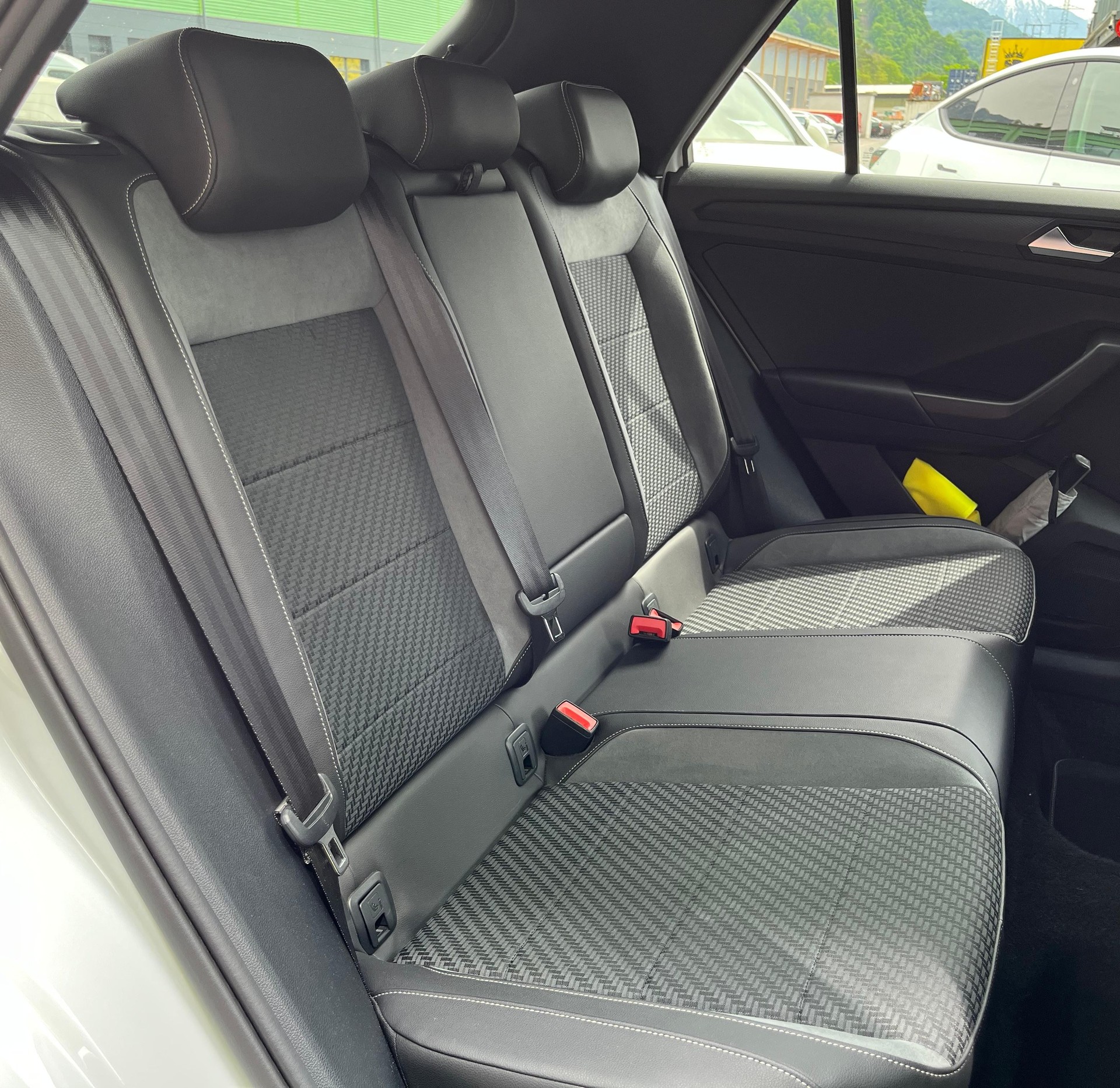 VW T-Roc 2.0 TSI R DSG 4Motion-image-20