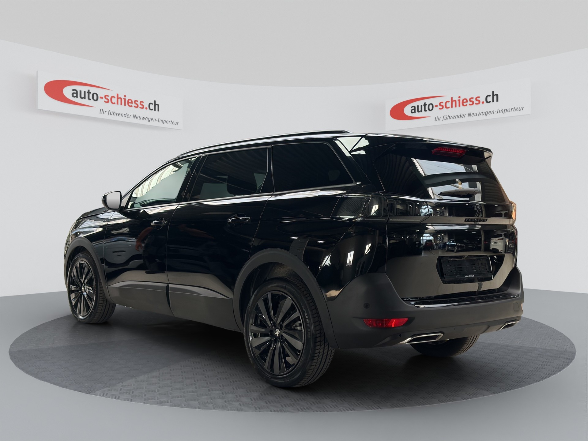 PEUGEOT 5008 1.2 Pure Tech GT Black EAT8-image-2