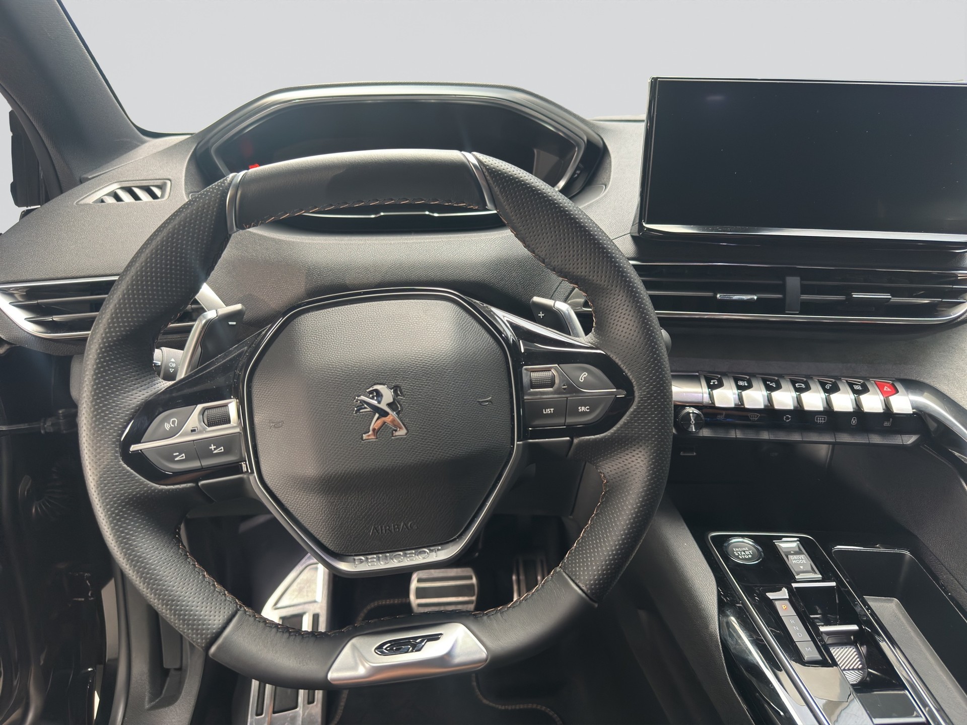 PEUGEOT 5008 1.2 Pure Tech GT Black EAT8-image-9