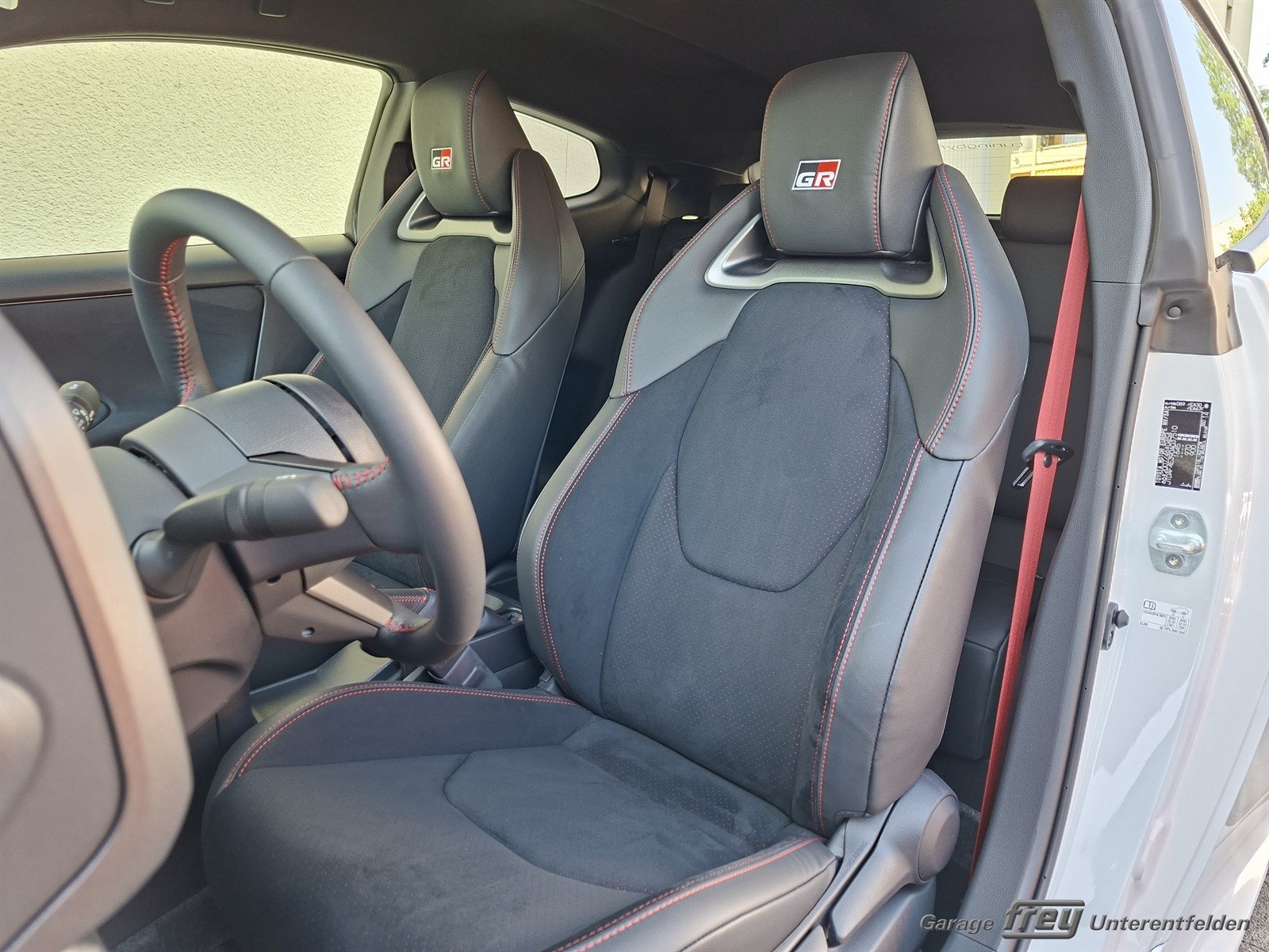 TOYOTA Yaris 1.6 GR Sport "Aero"-image-6