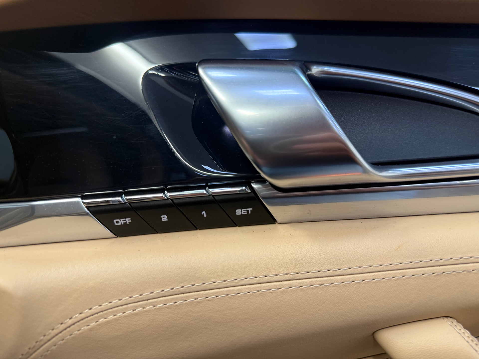 PORSCHE Panamera Turbo 4.8 PDK-image-16