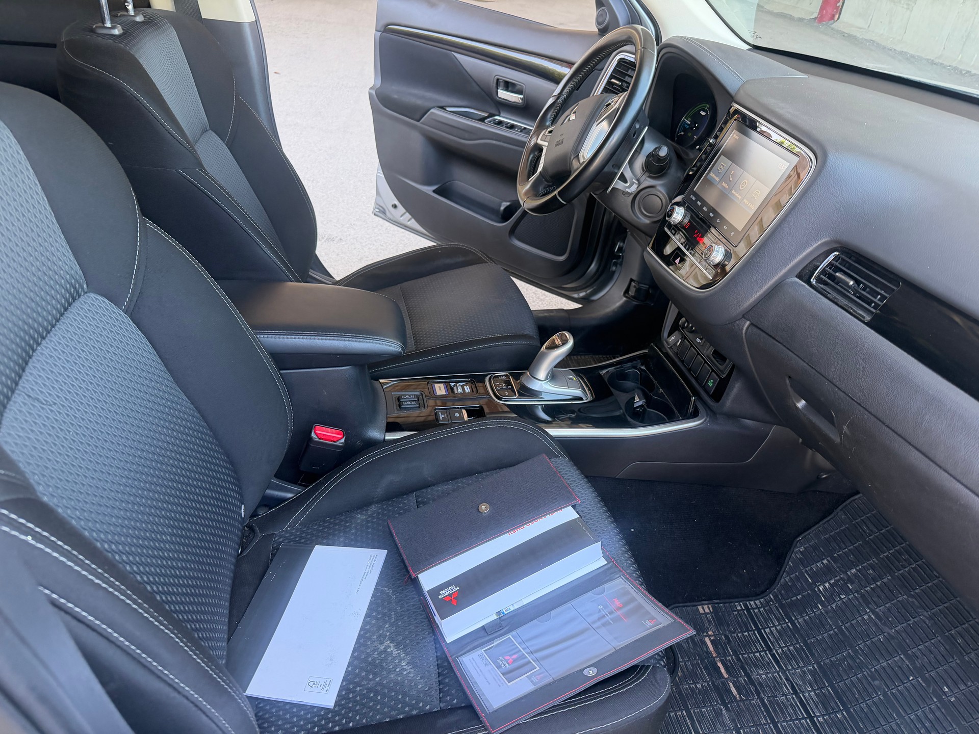 MITSUBISHI Outlander 2.4 PHEV Style 4WD Automatic-image-9