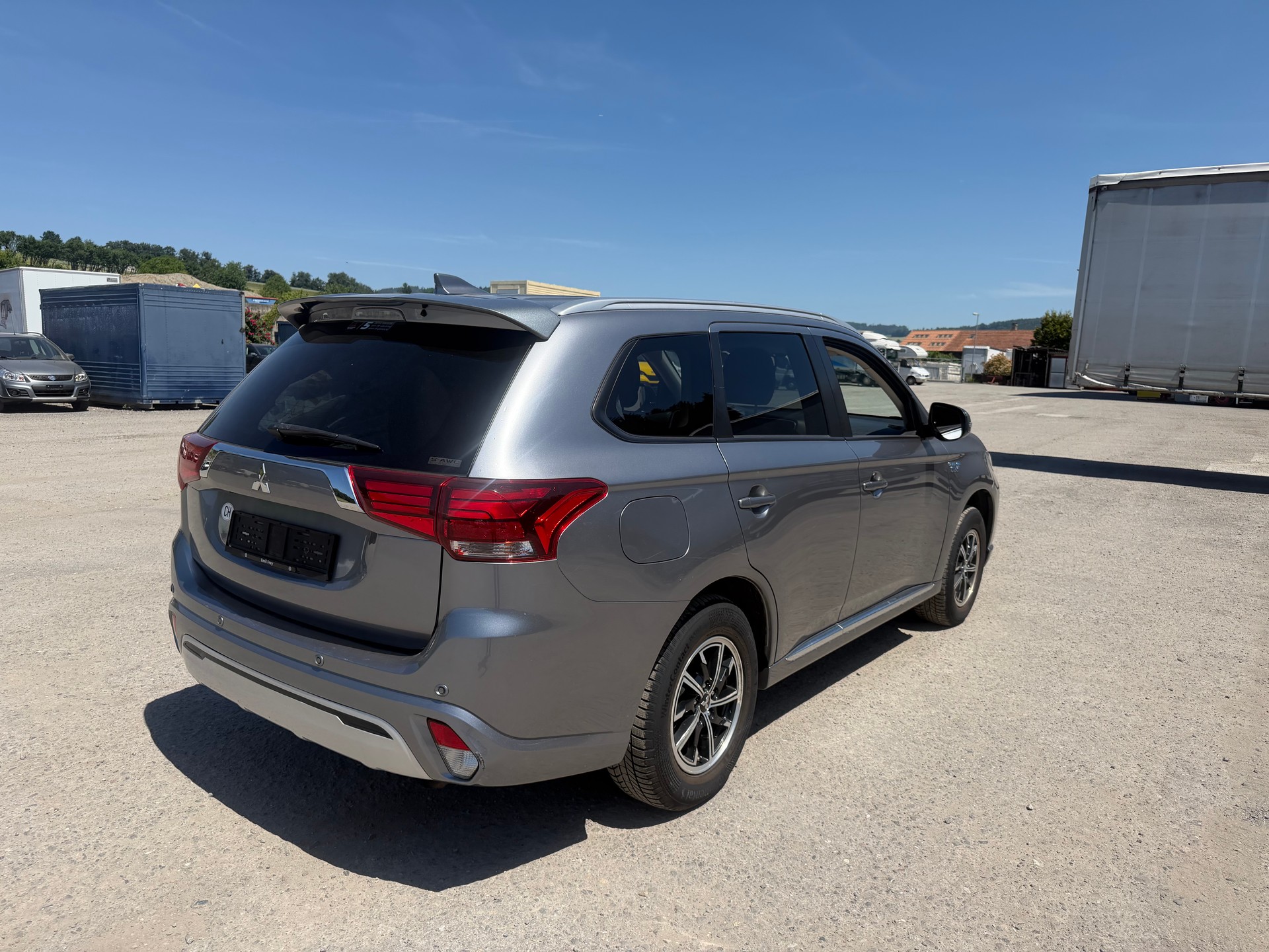 MITSUBISHI Outlander 2.4 PHEV Style 4WD Automatic-image-3