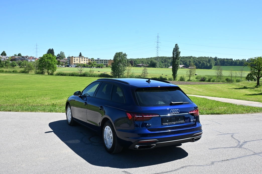 AUDI A4 Avant 2.0 TDI 35 Attraction S-tronic-image-3