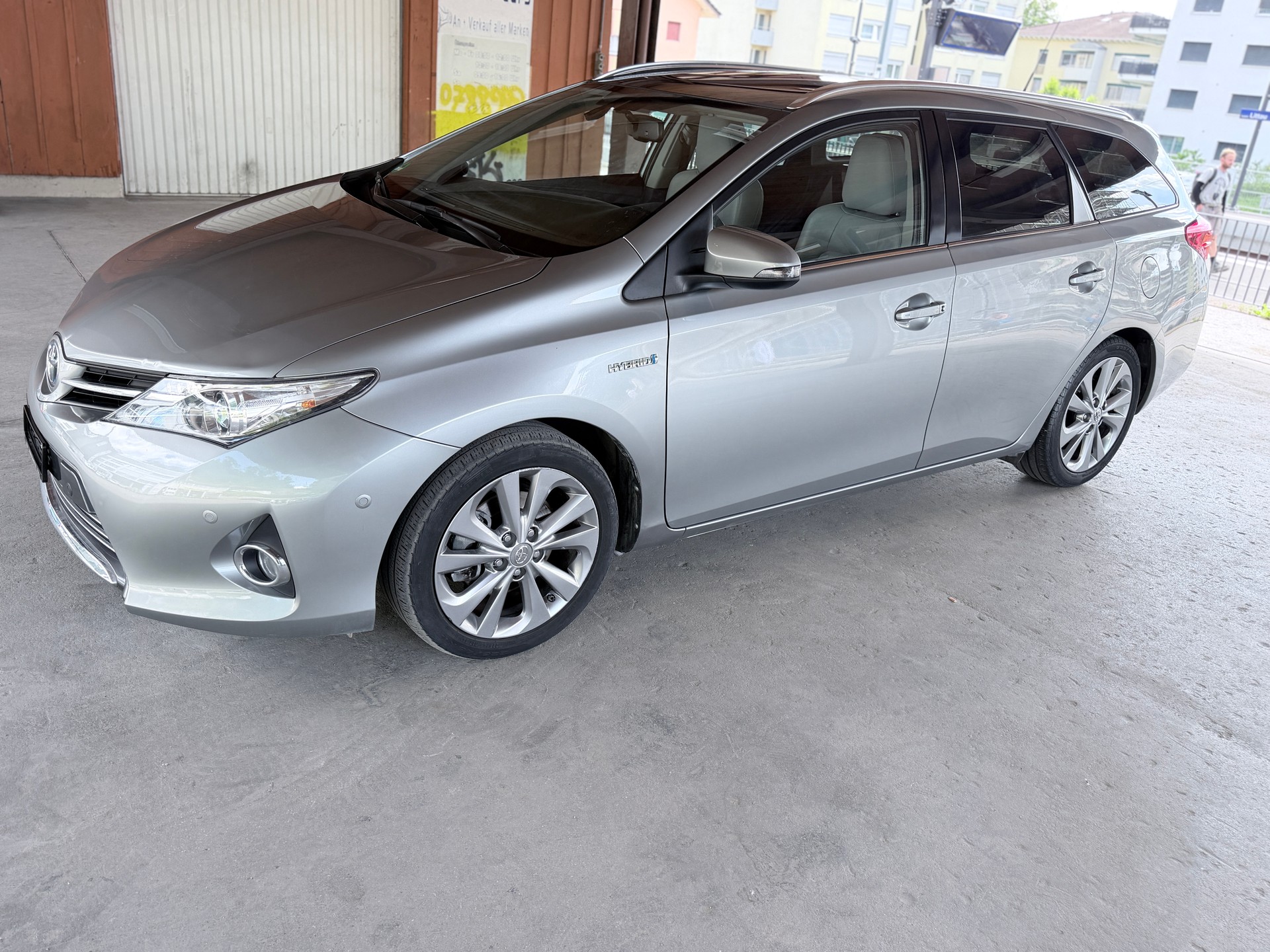 TOYOTA Auris Touring Sports 1.8 16V HSD Linea Luna-image-3