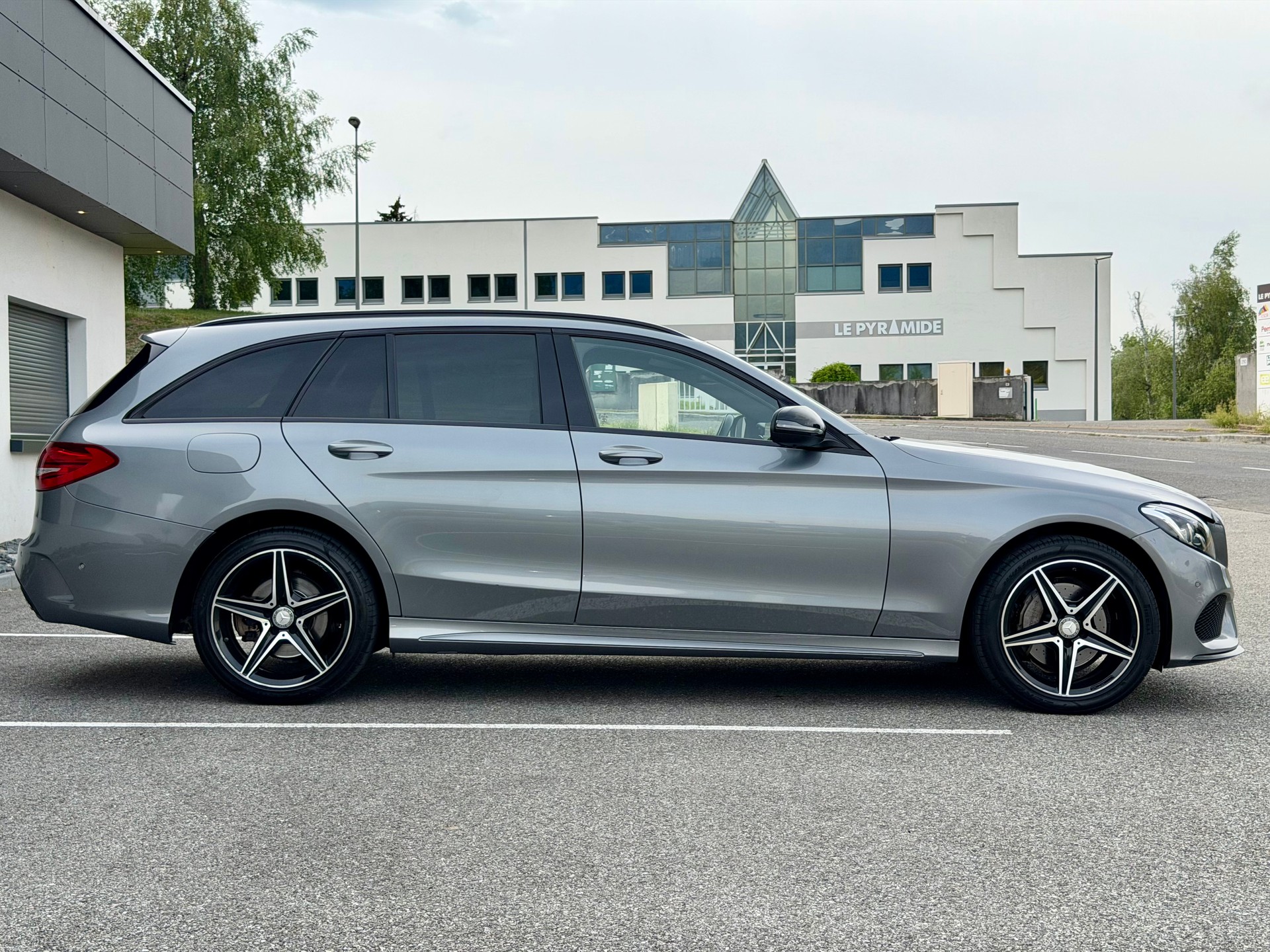 MERCEDES-BENZ C 220 d AMG Line 4m-image-4