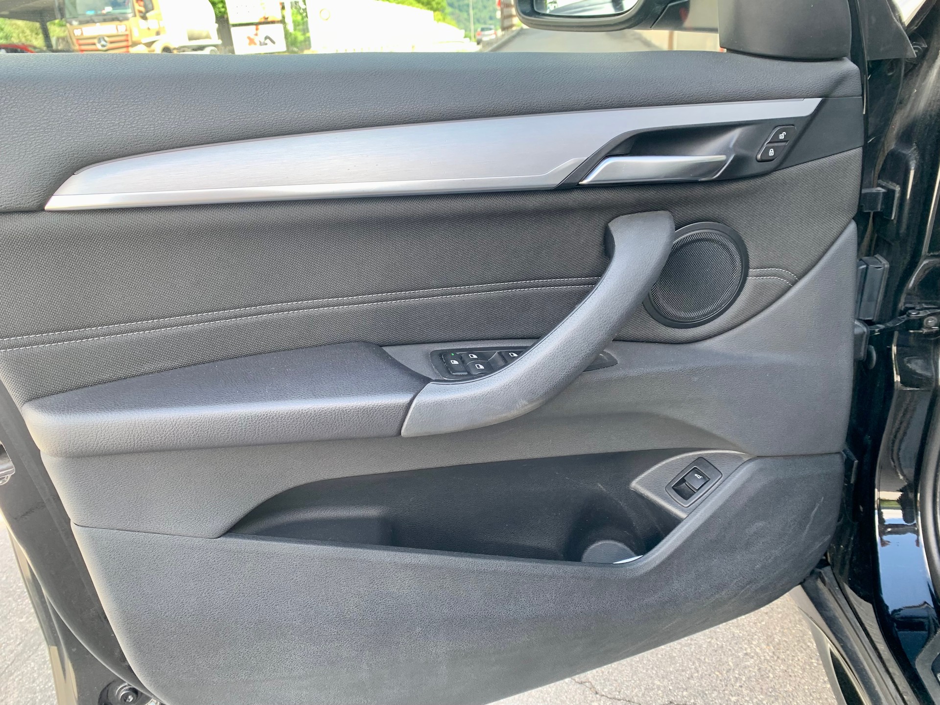 BMW X1 xDrive 18d Sport Line-image-12