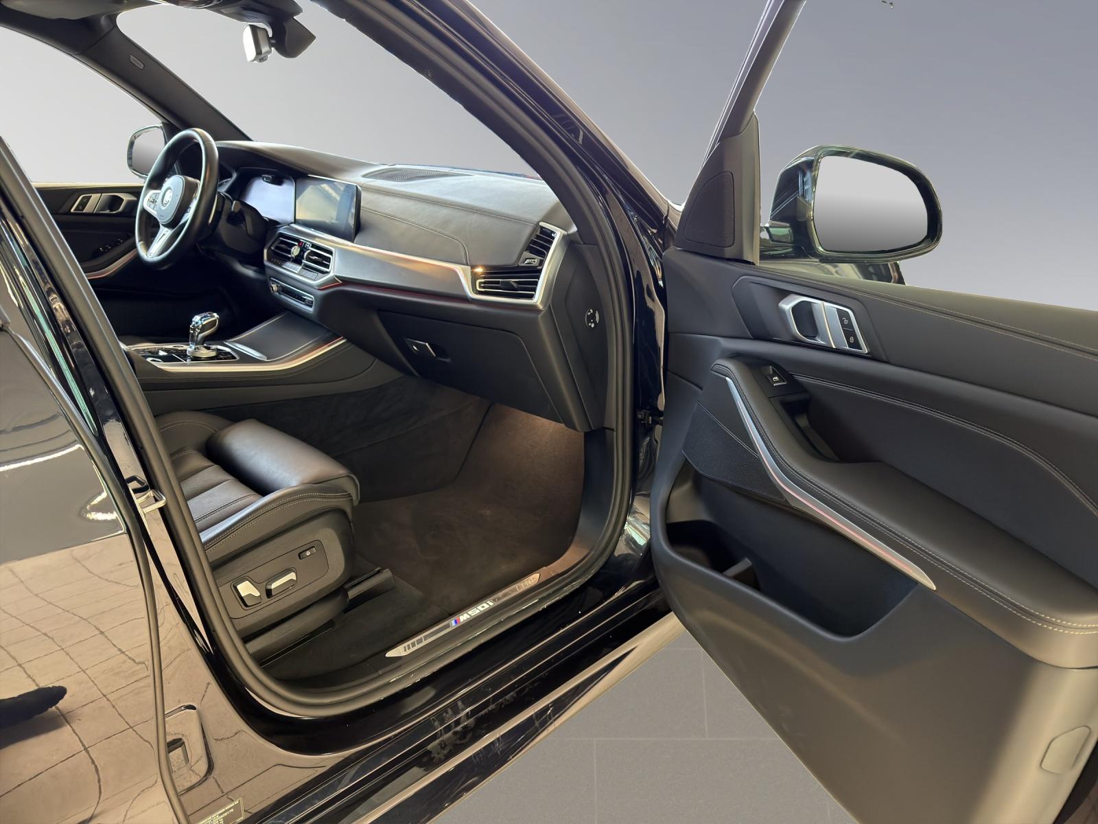 BMW X5 M50i-image-19