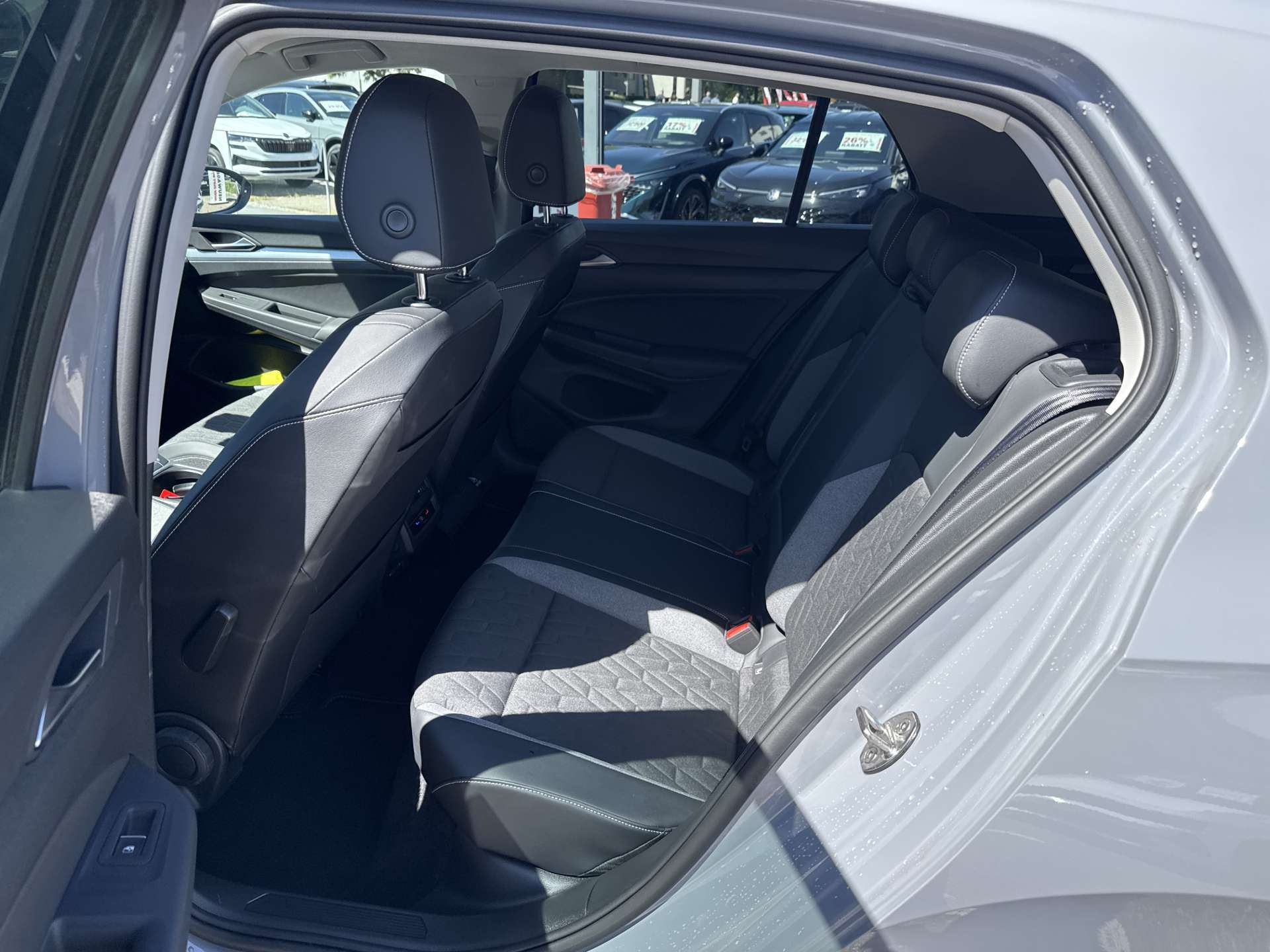 VW Golf 2.0 TDi Life GOAL DSG-Automat-image-6