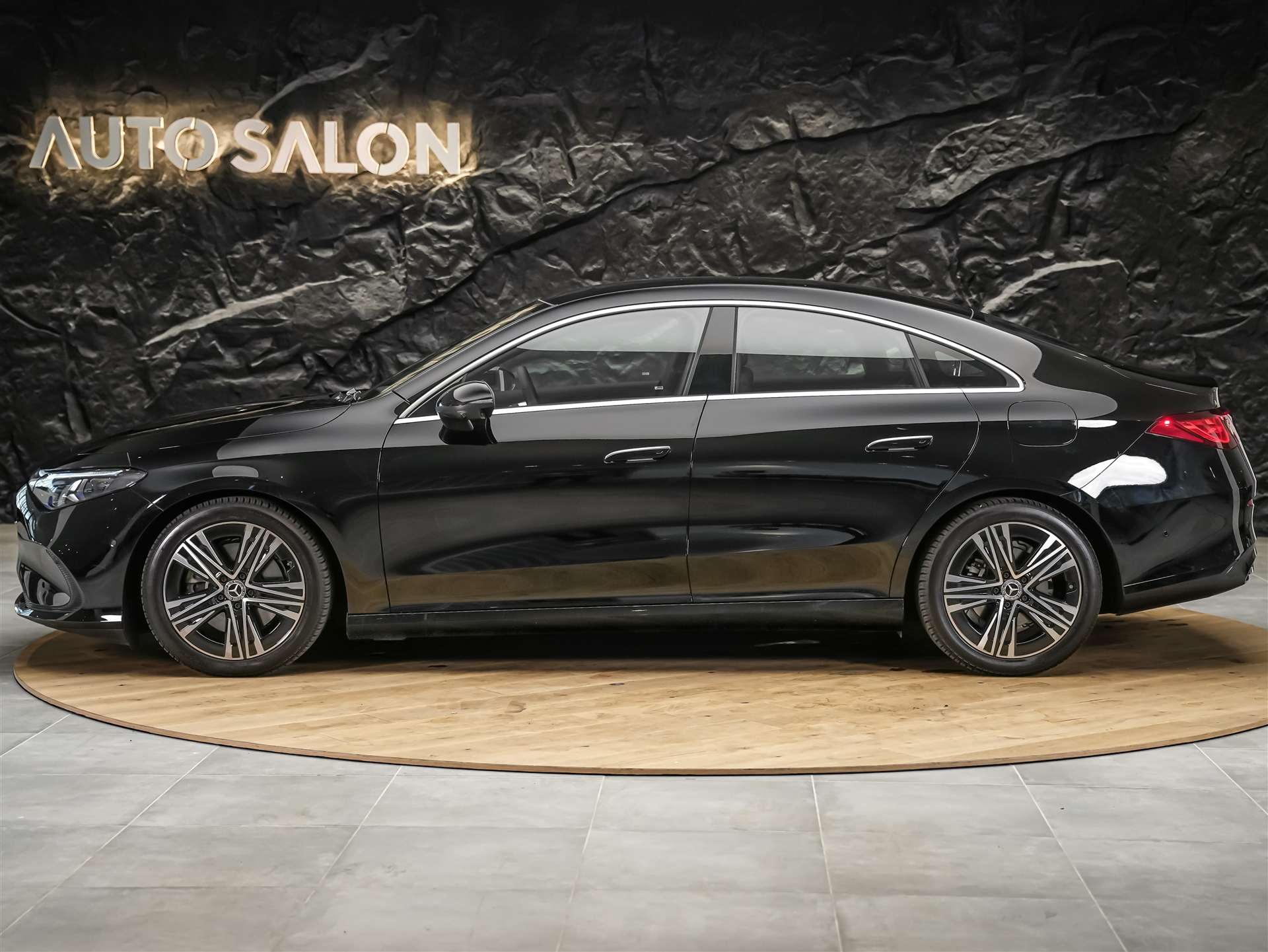 MERCEDES-BENZ CLA 200 8G-DCT *Werksgarantie*Panorama*Abstandsregler*Sitzheizung*-image-1