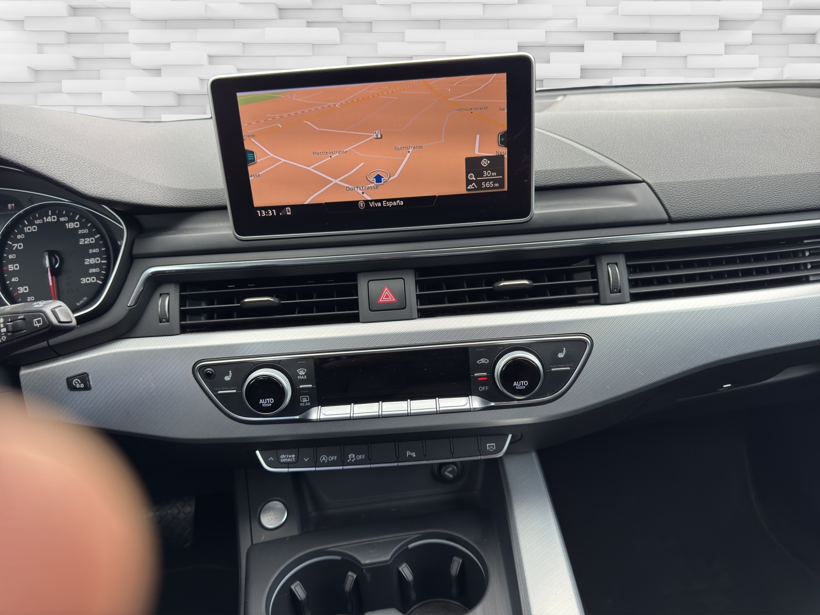 AUDI A4 Avant 2.0 TFSI Sport S-tronic-image-12