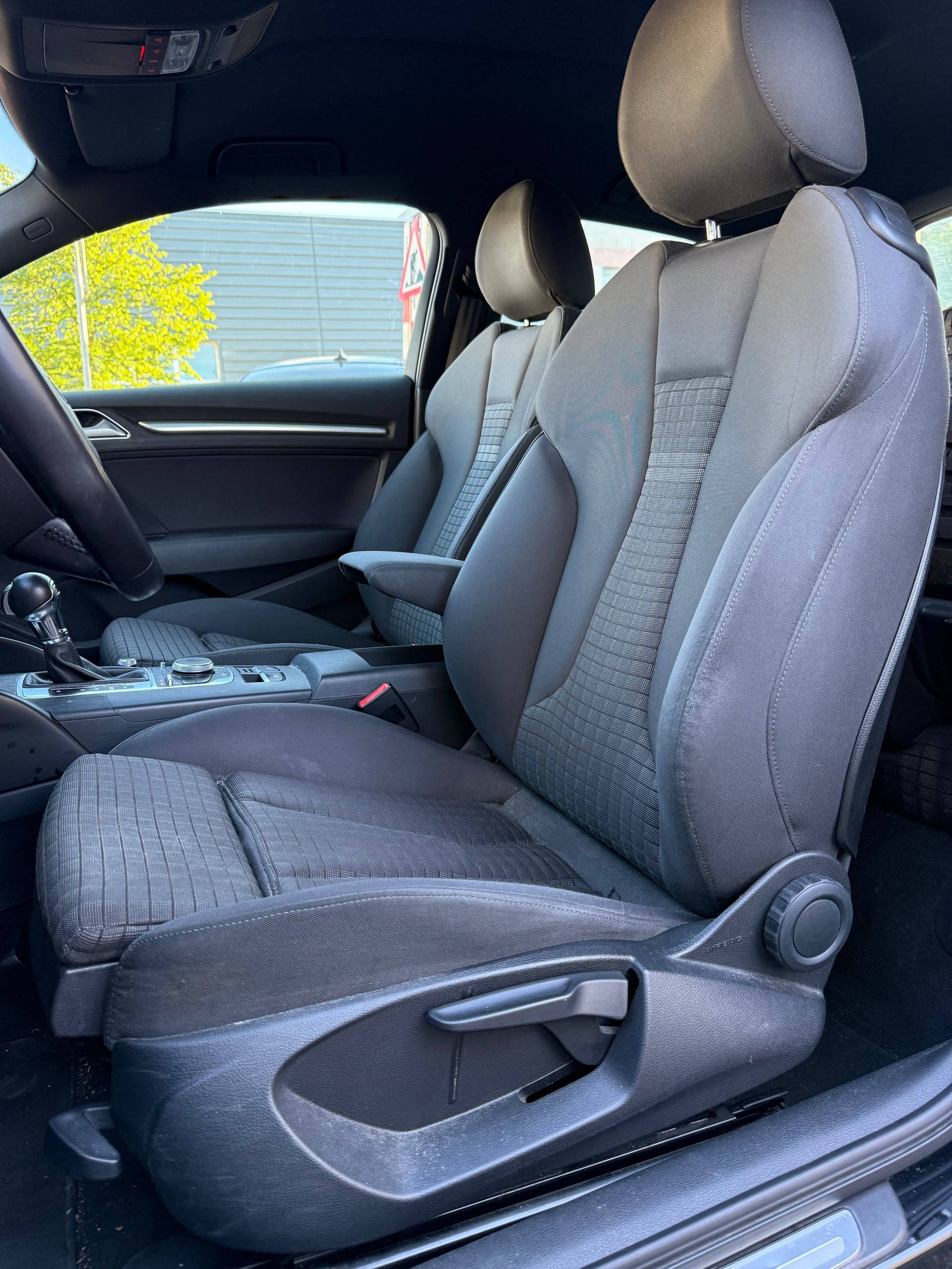 AUDI A3 2.0 TDI Attraction S-tronic-image-10