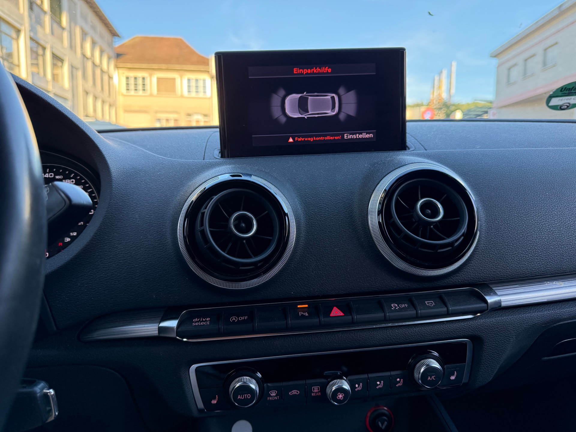 AUDI A3 2.0 TDI Attraction S-tronic-image-8
