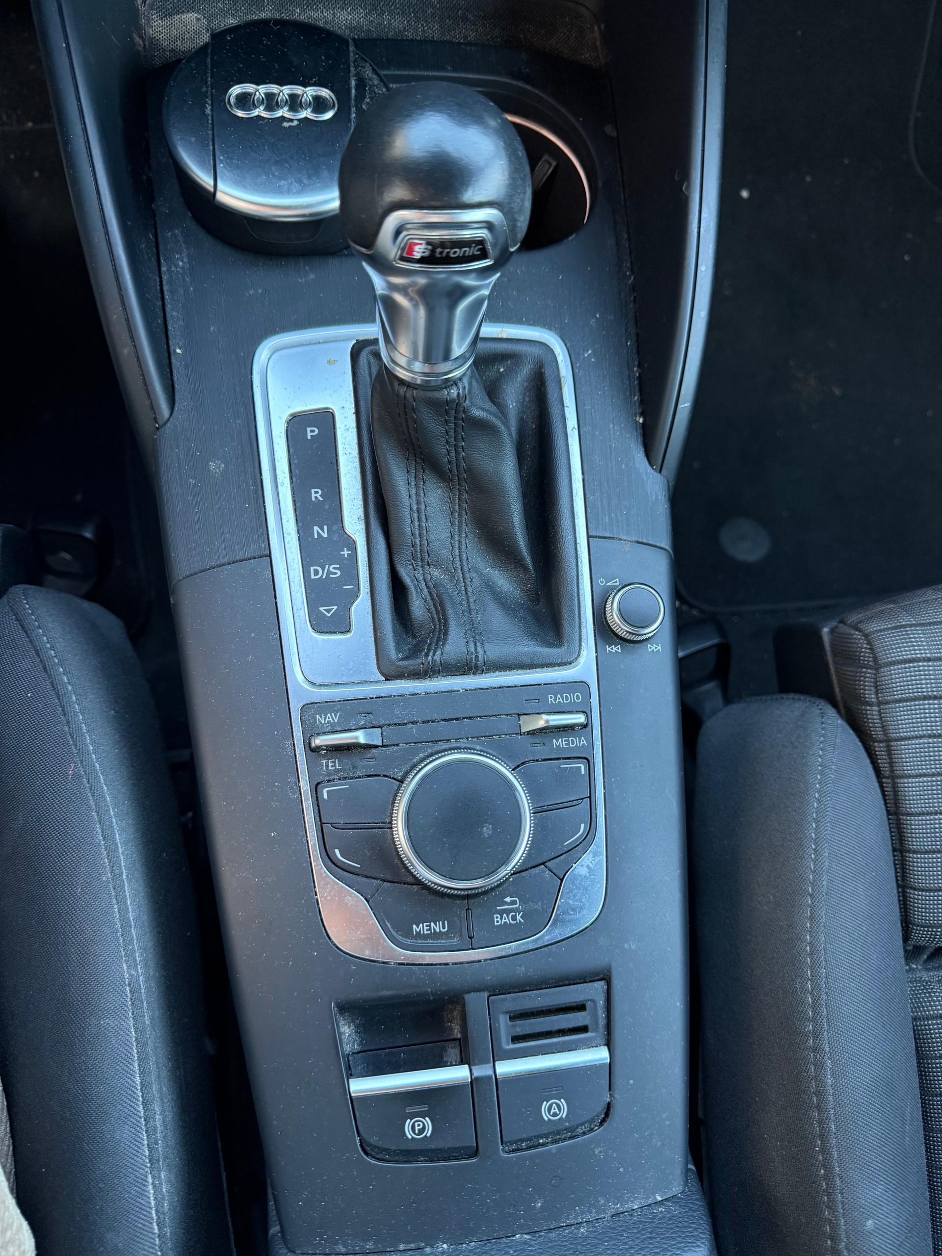 AUDI A3 2.0 TDI Attraction S-tronic-image-11