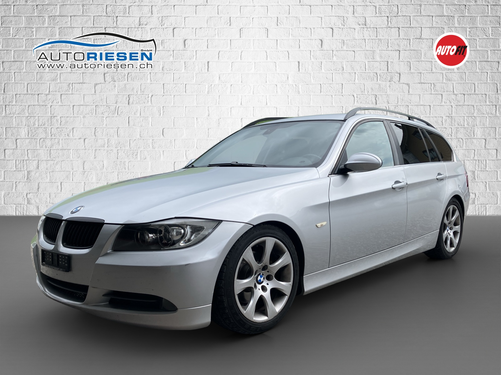 BMW 325i Touring-image-0