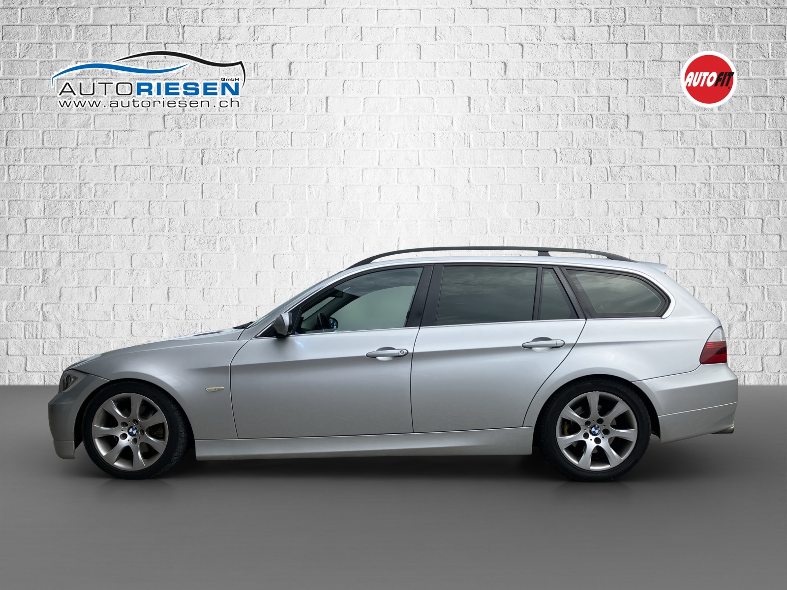 BMW 325i Touring-image-4