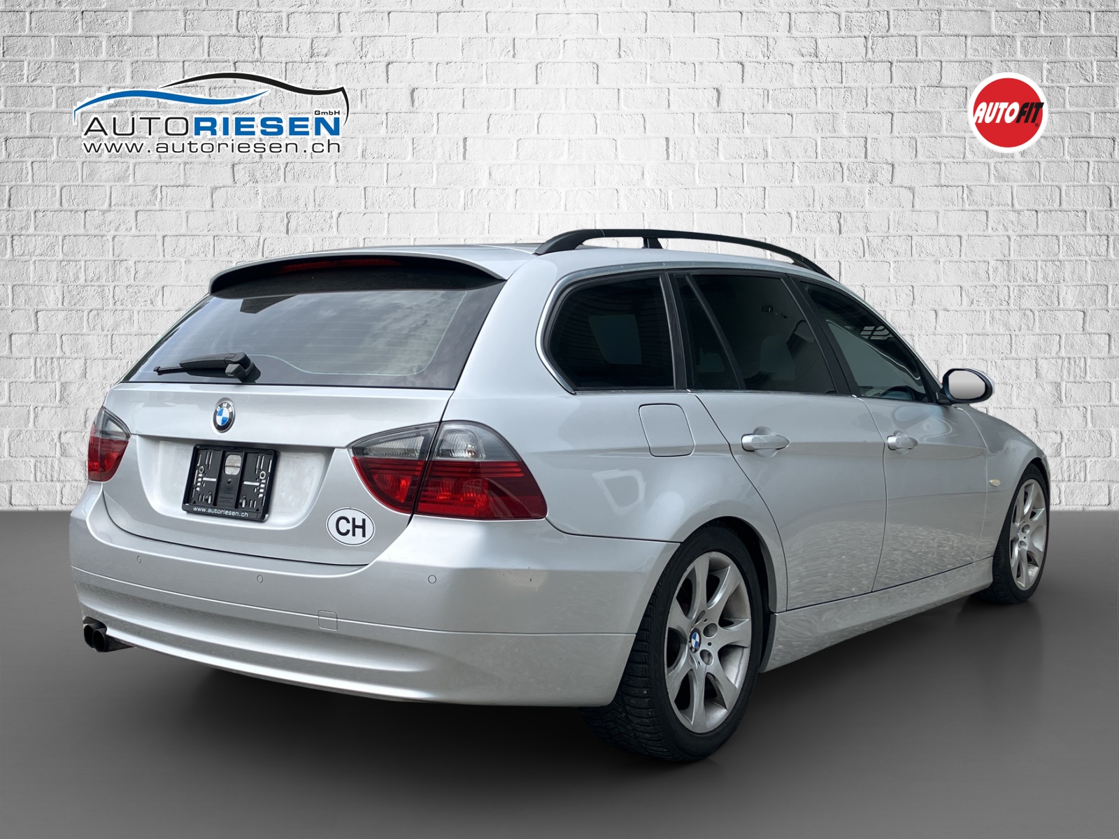 BMW 325i Touring-image-2