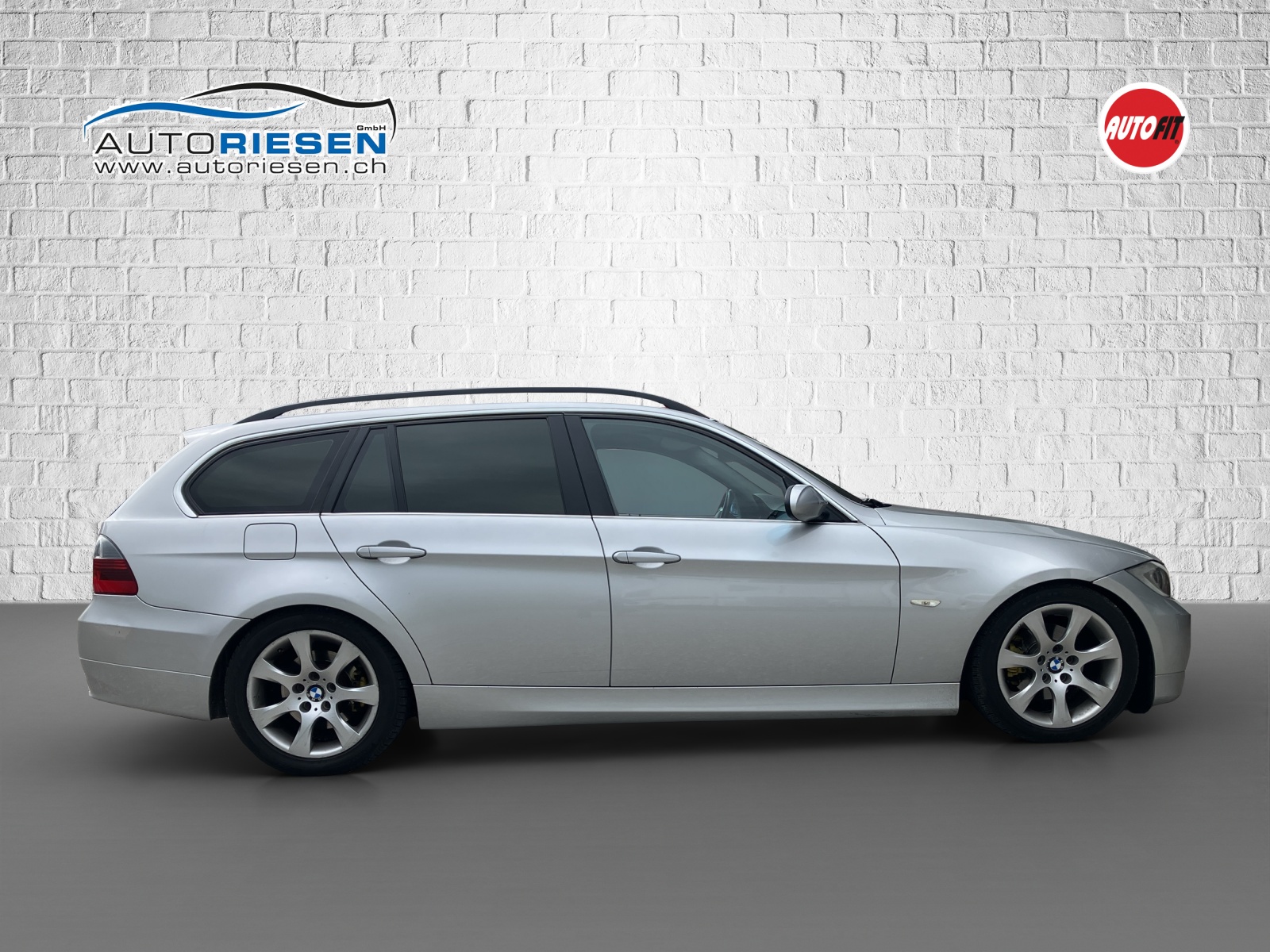 BMW 325i Touring-image-5