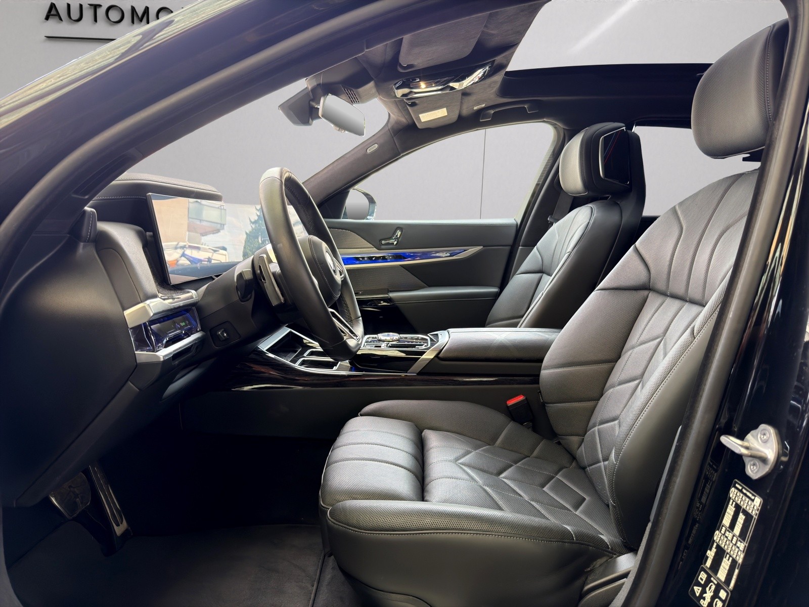 BMW 740d xDrive 48V M Sport Pro Steptronic-image-9
