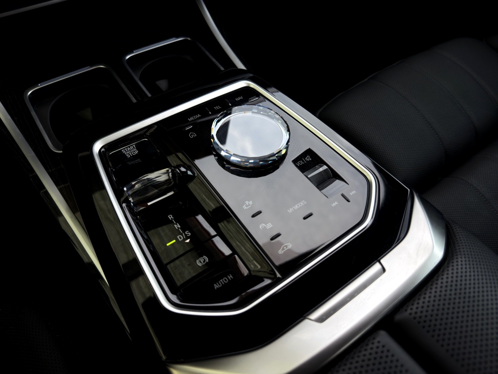 BMW 740d xDrive 48V M Sport Pro Steptronic-image-19