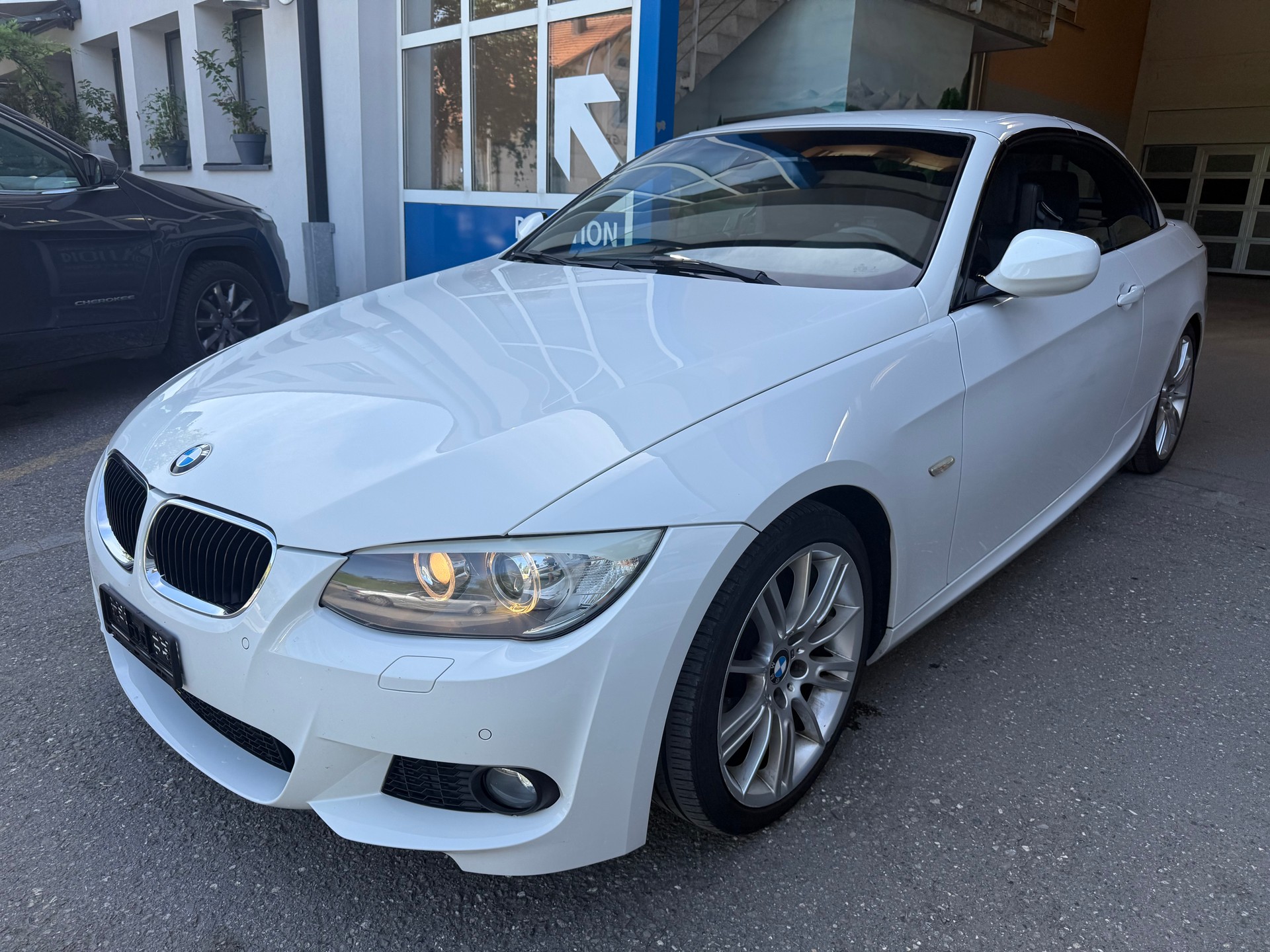 BMW 320d Cabriolet-image-9