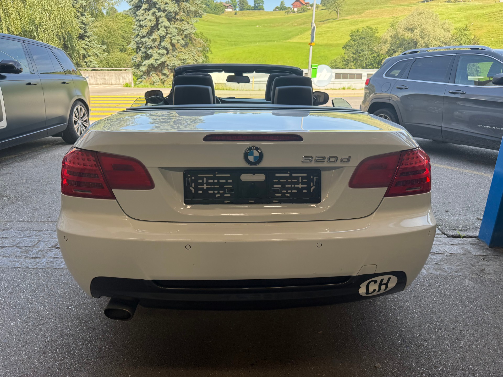 BMW 320d Cabriolet-image-4