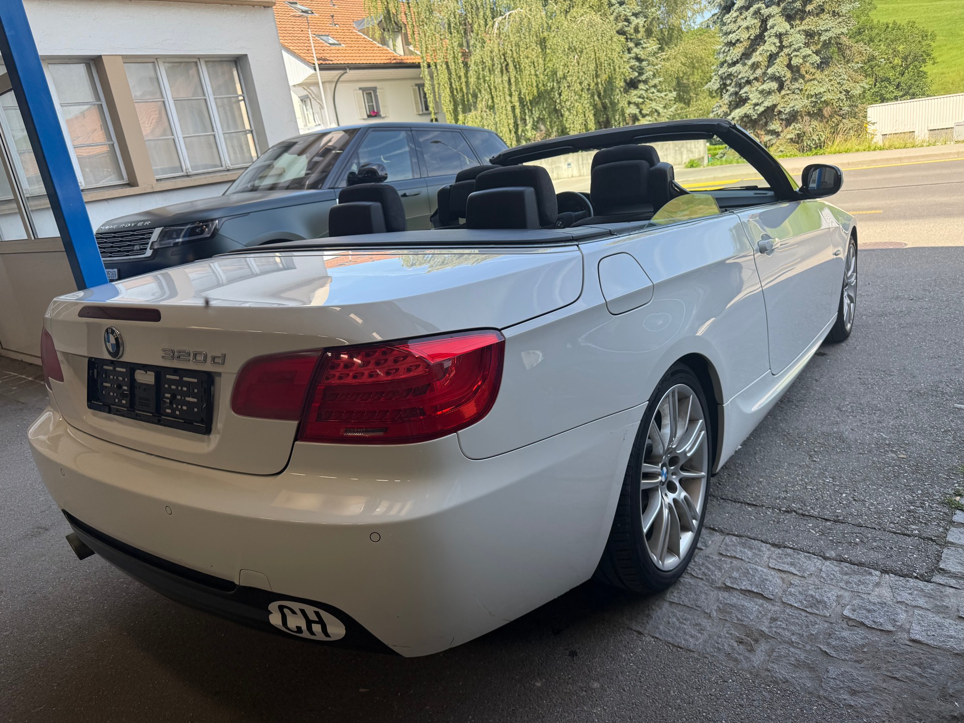 BMW 320d Cabriolet-image-3