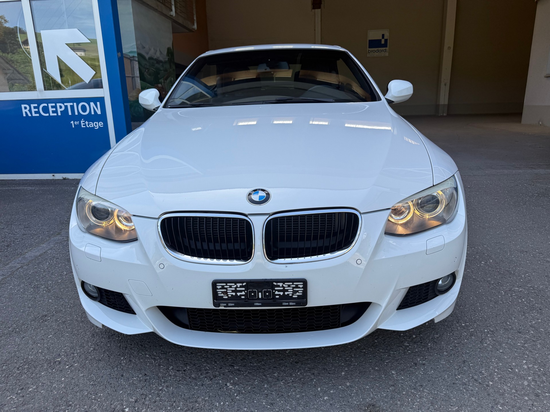 BMW 320d Cabriolet-image-10