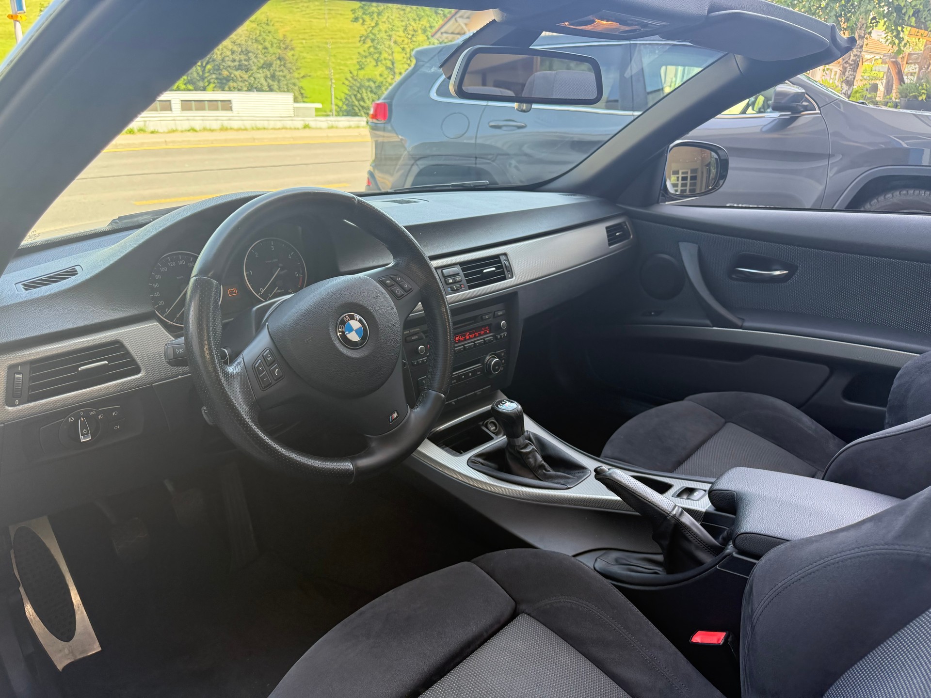 BMW 320d Cabriolet-image-7